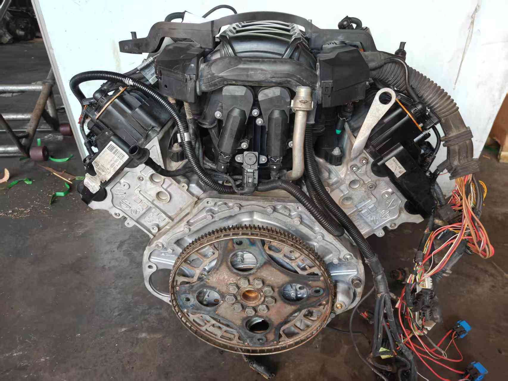BMW N62 V8 Engine Components and Details