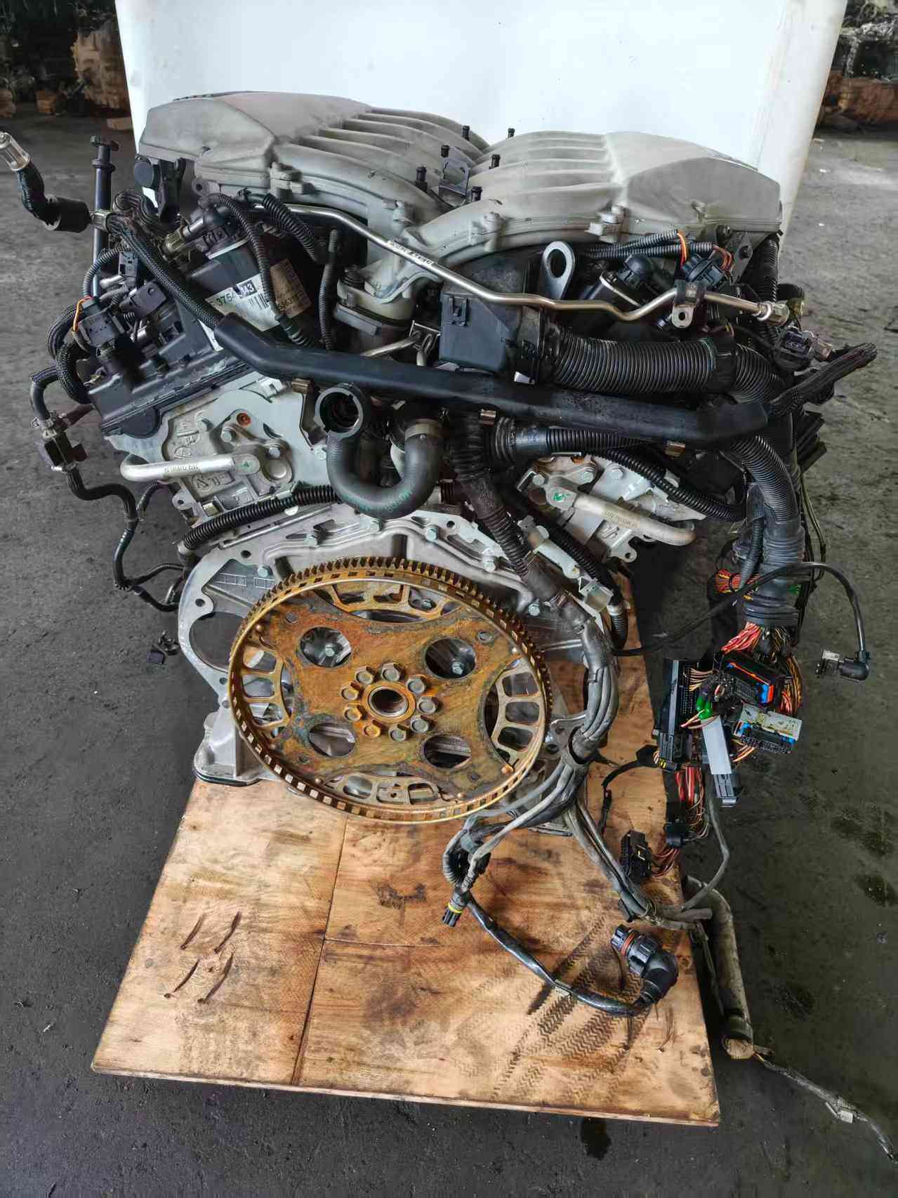 BMW N73 V12 Engine Components and Details