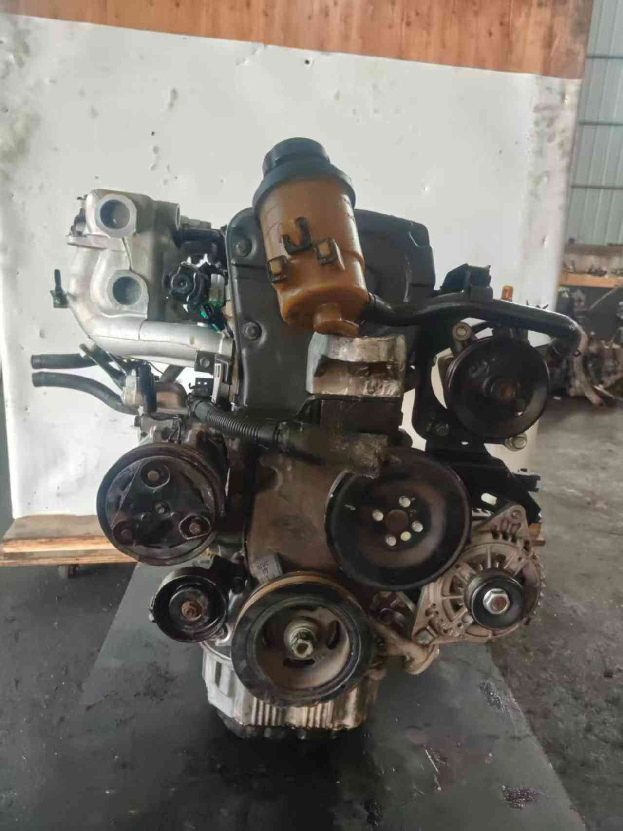 Real stock photo of used Hyundai G4GC engine assembly