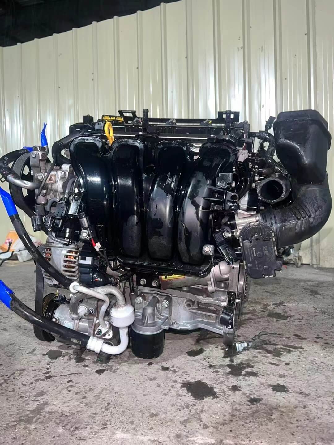 Hyundai G4KD engine components and accessories detail