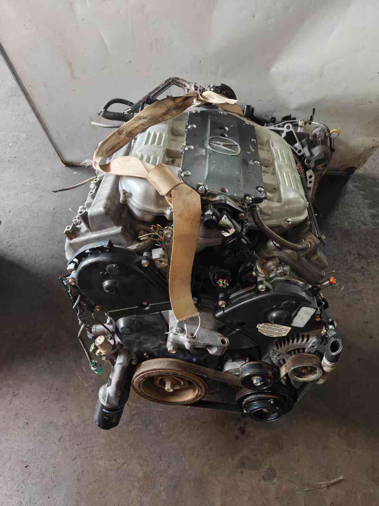 J35A5 V6 engine assembly pulley and alternator side view