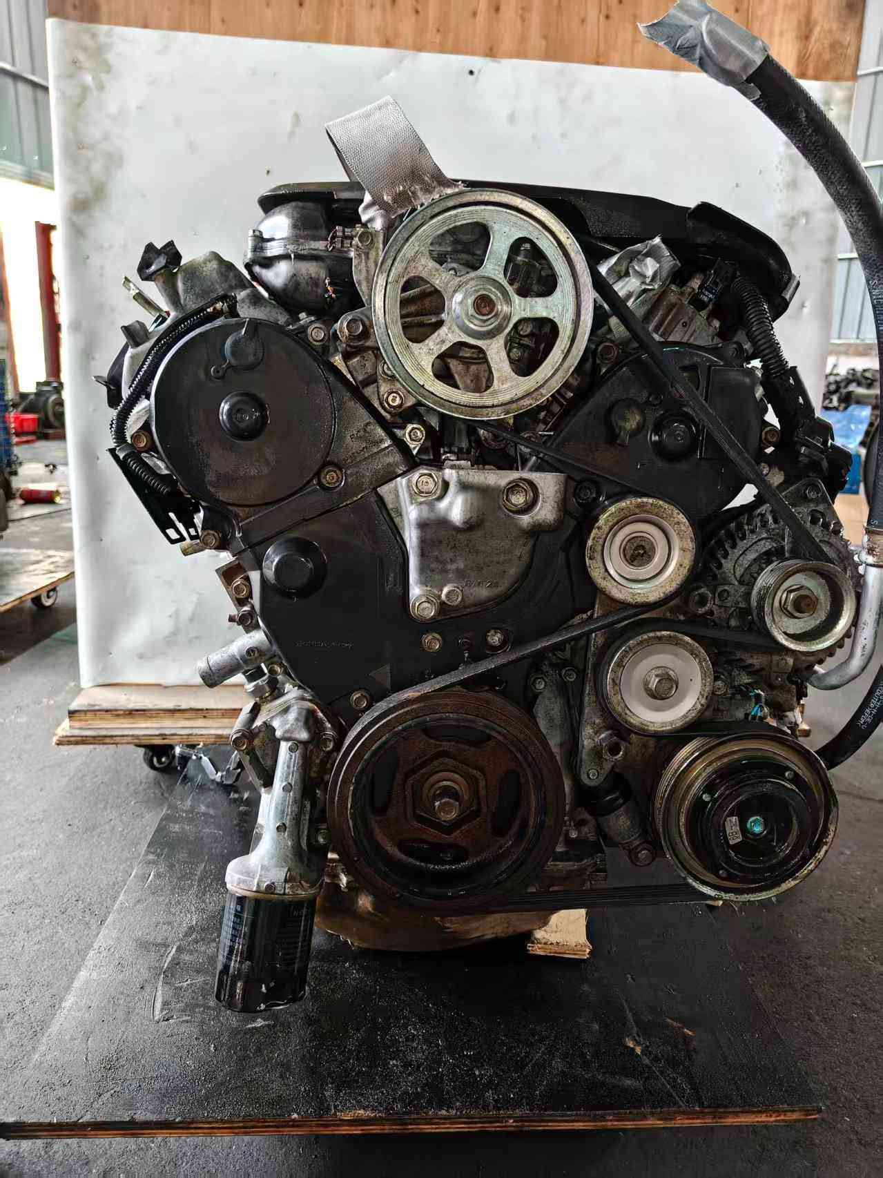 J35Z4 engine assembly with belt and pulley system