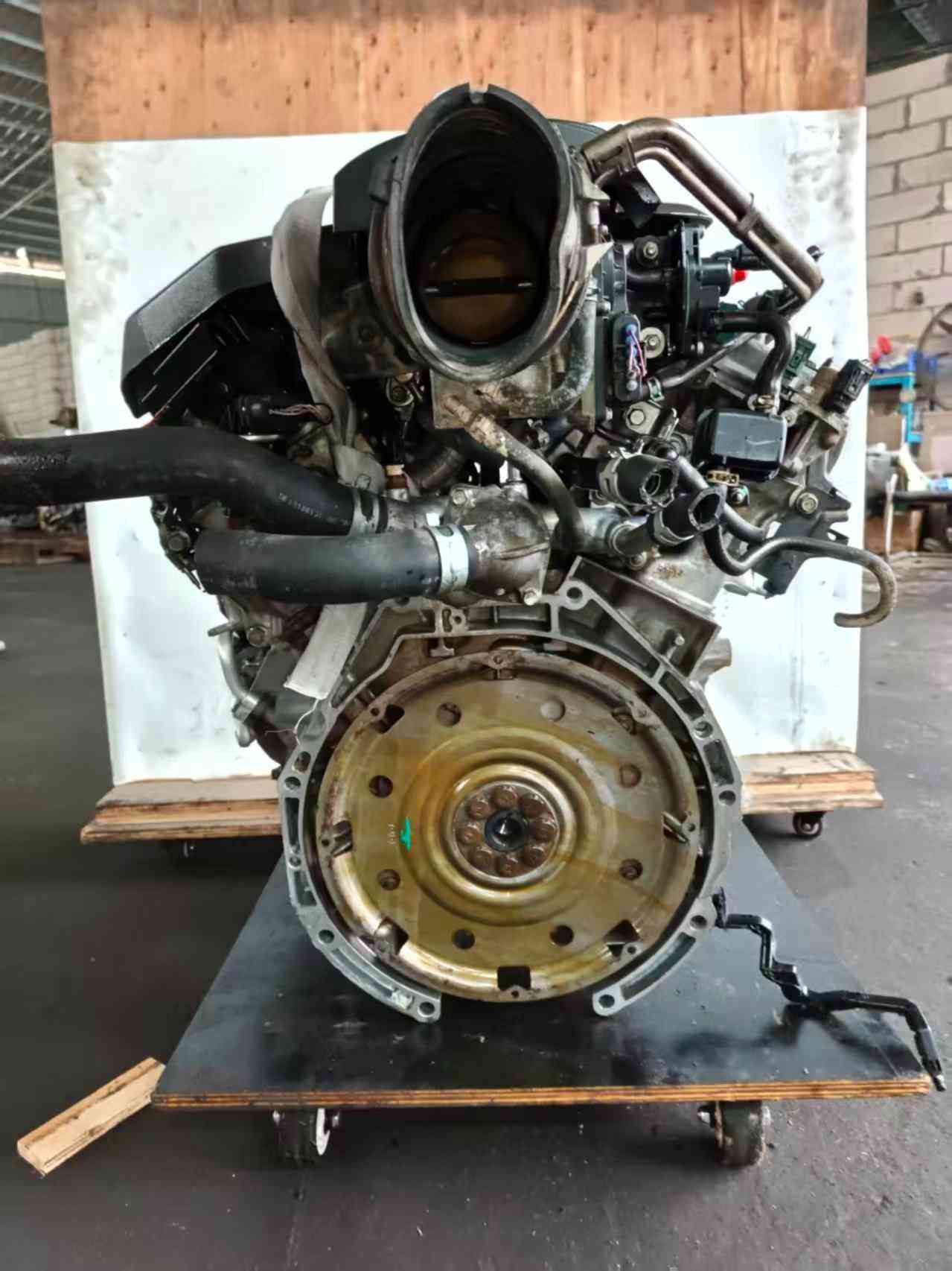 J35Z4 V6 engine transmission side with flywheel