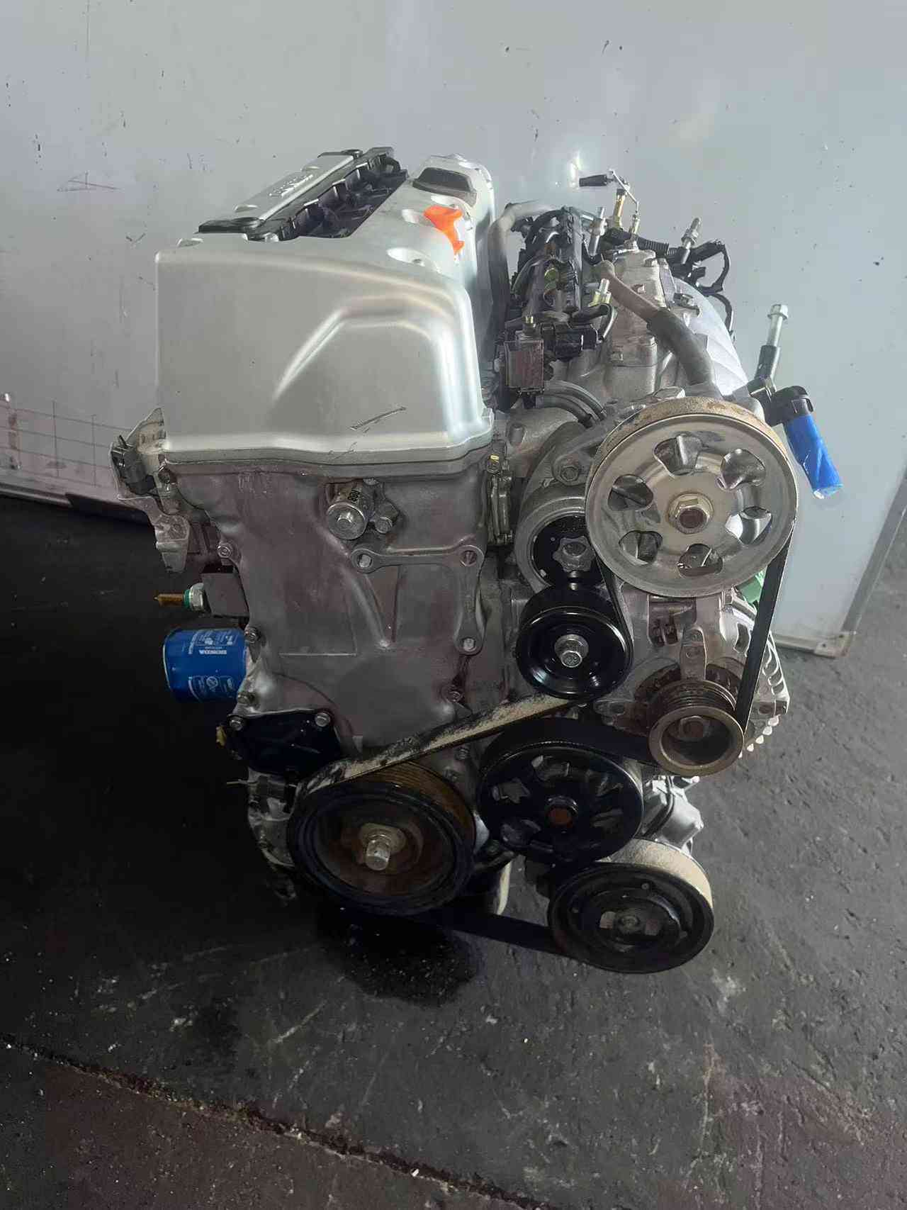 K24A engine assembly with alternator and drive belts