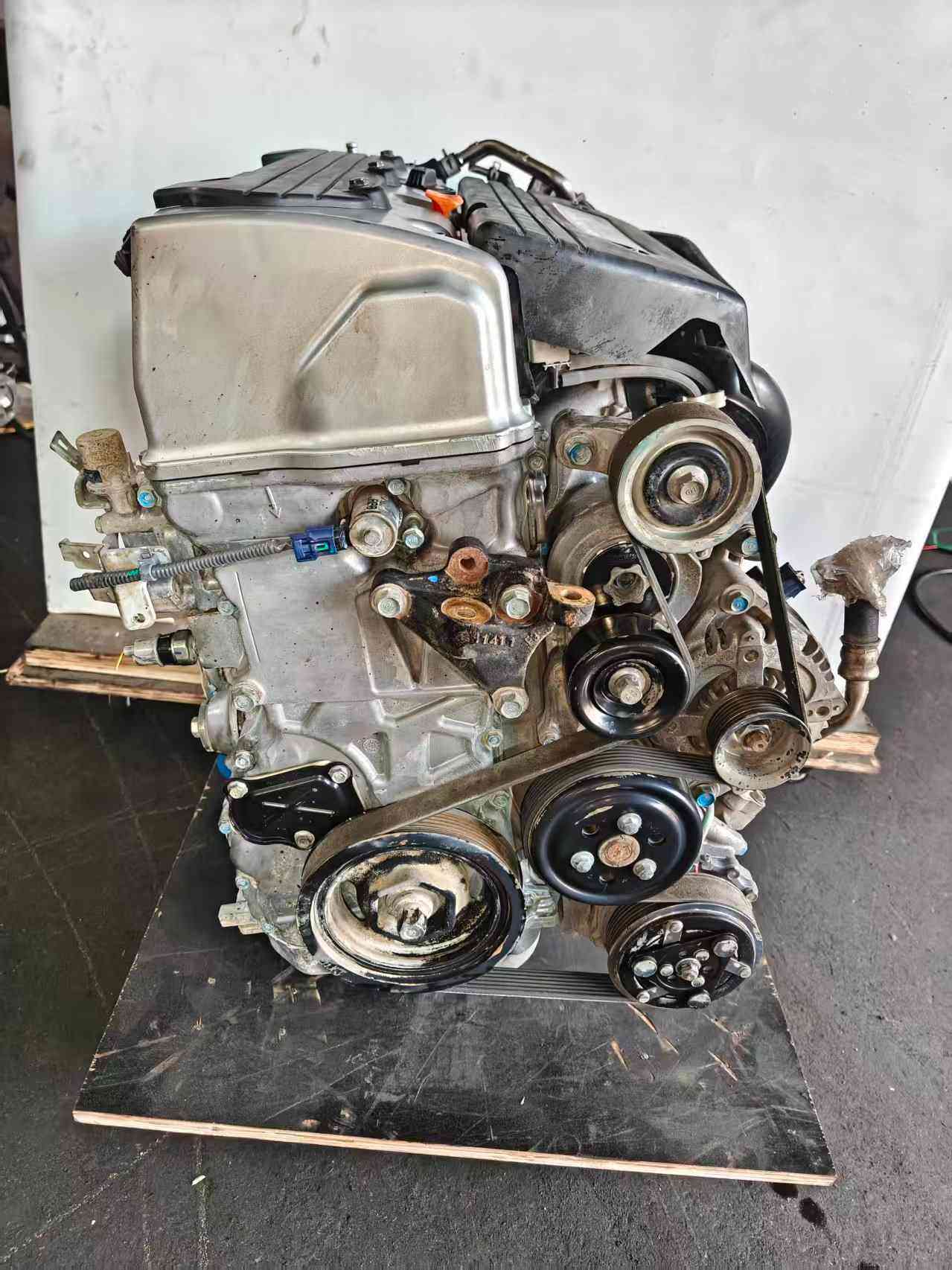 K24Z2 engine with alternator and pulley system