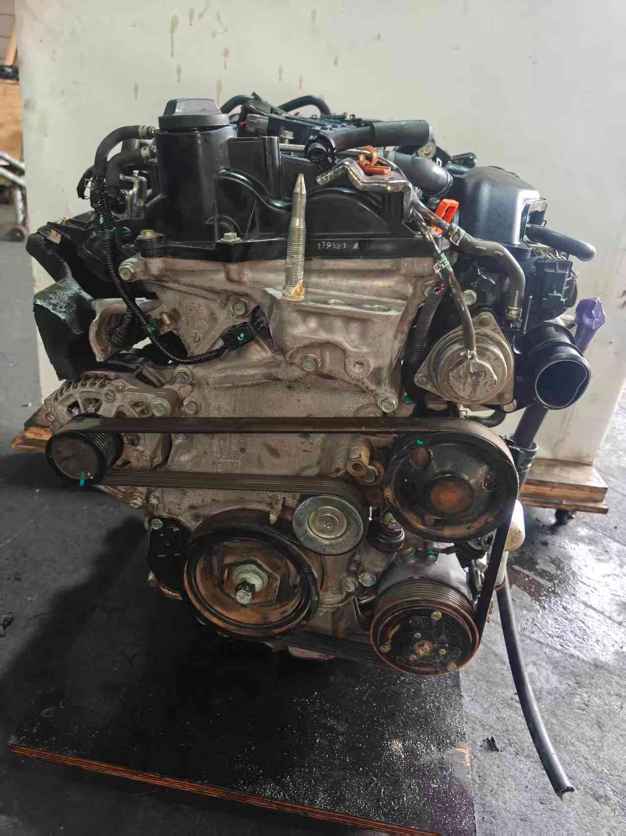 L15B8 engine assembly with alternator and pulley system