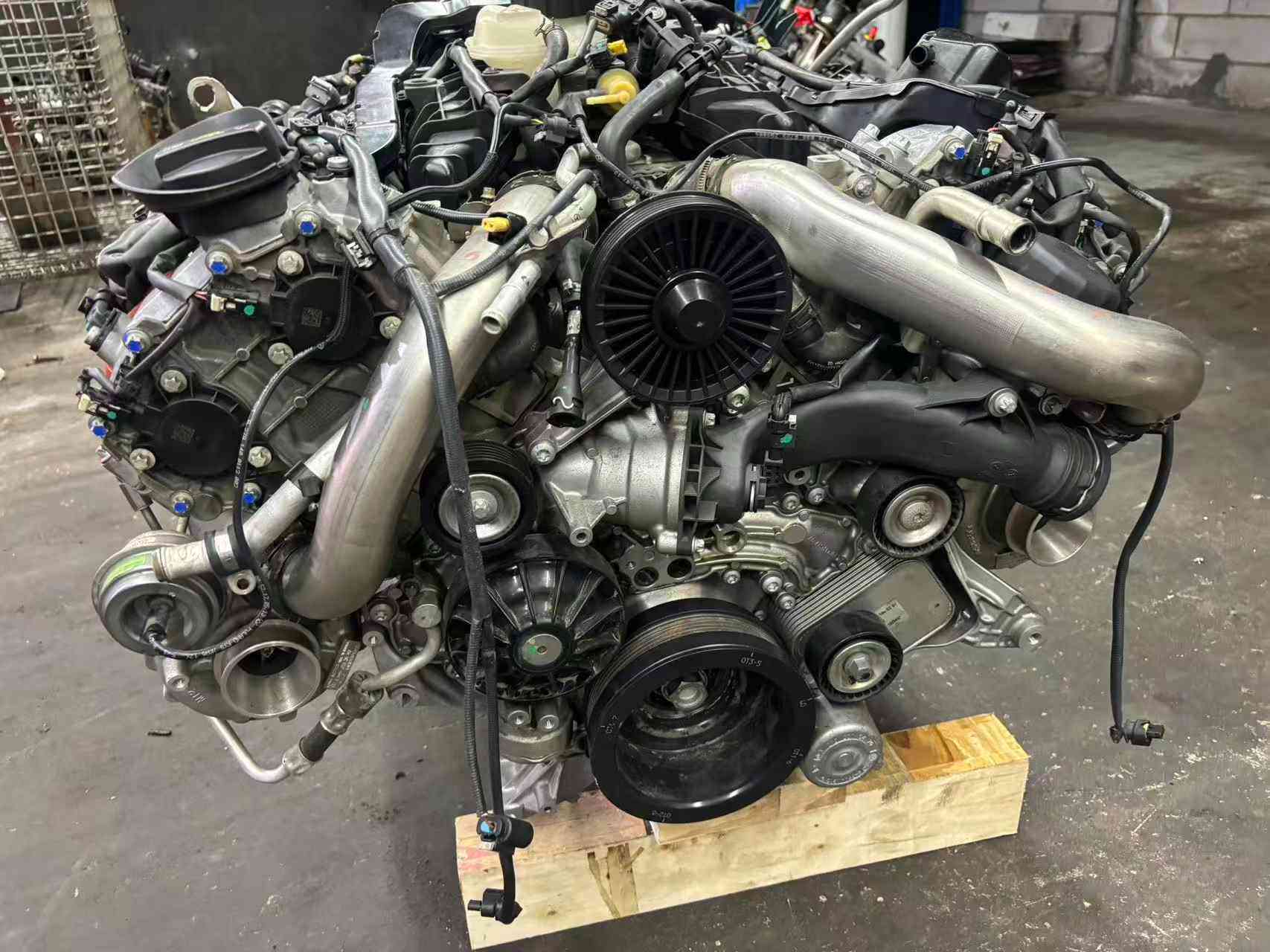 Used Mercedes Benz M278 engine assembly