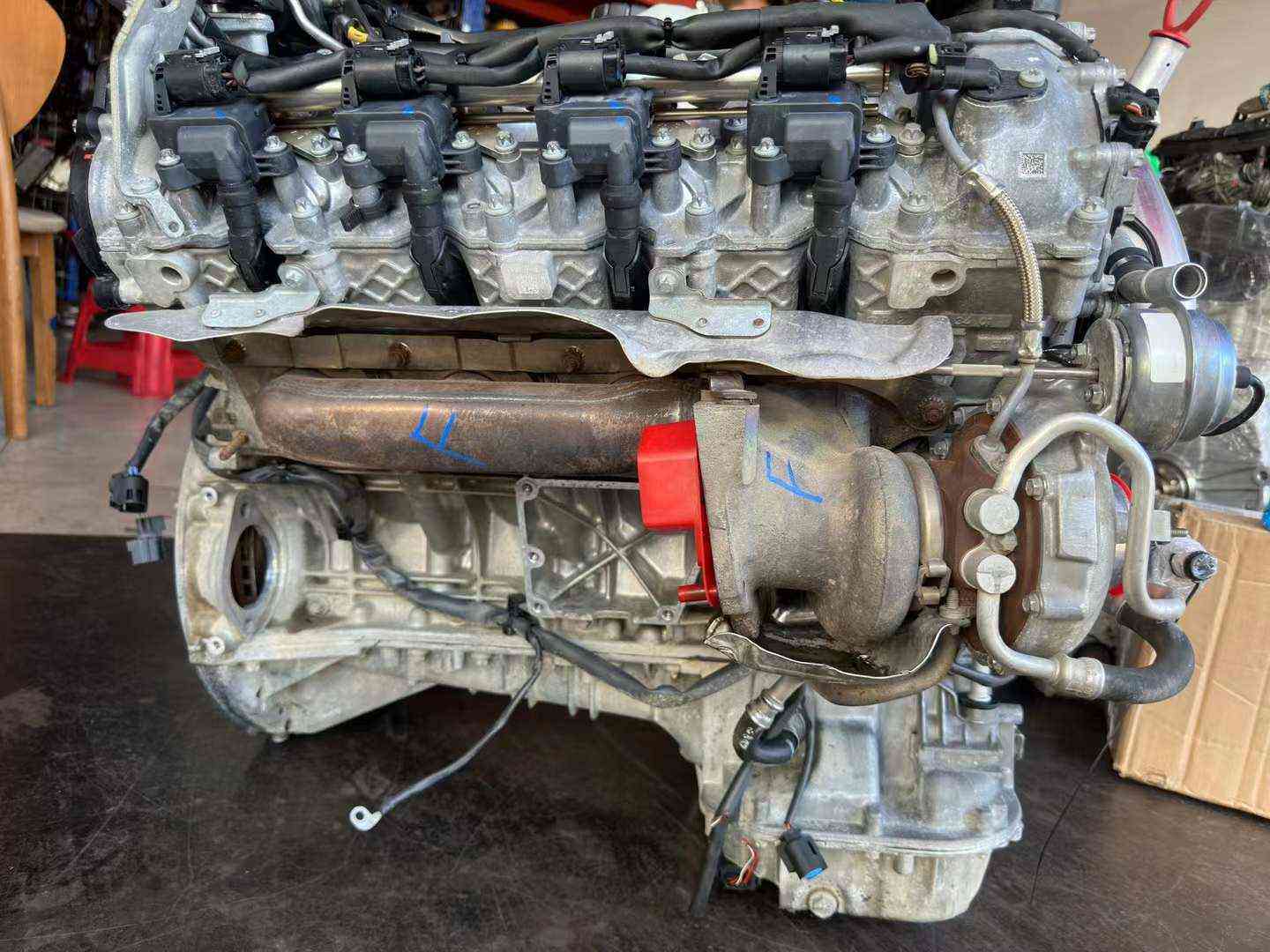 Mercedes Benz M157 engine side view
