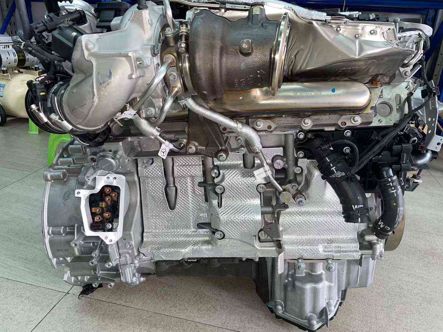 Mercedes Benz M256 engine side view