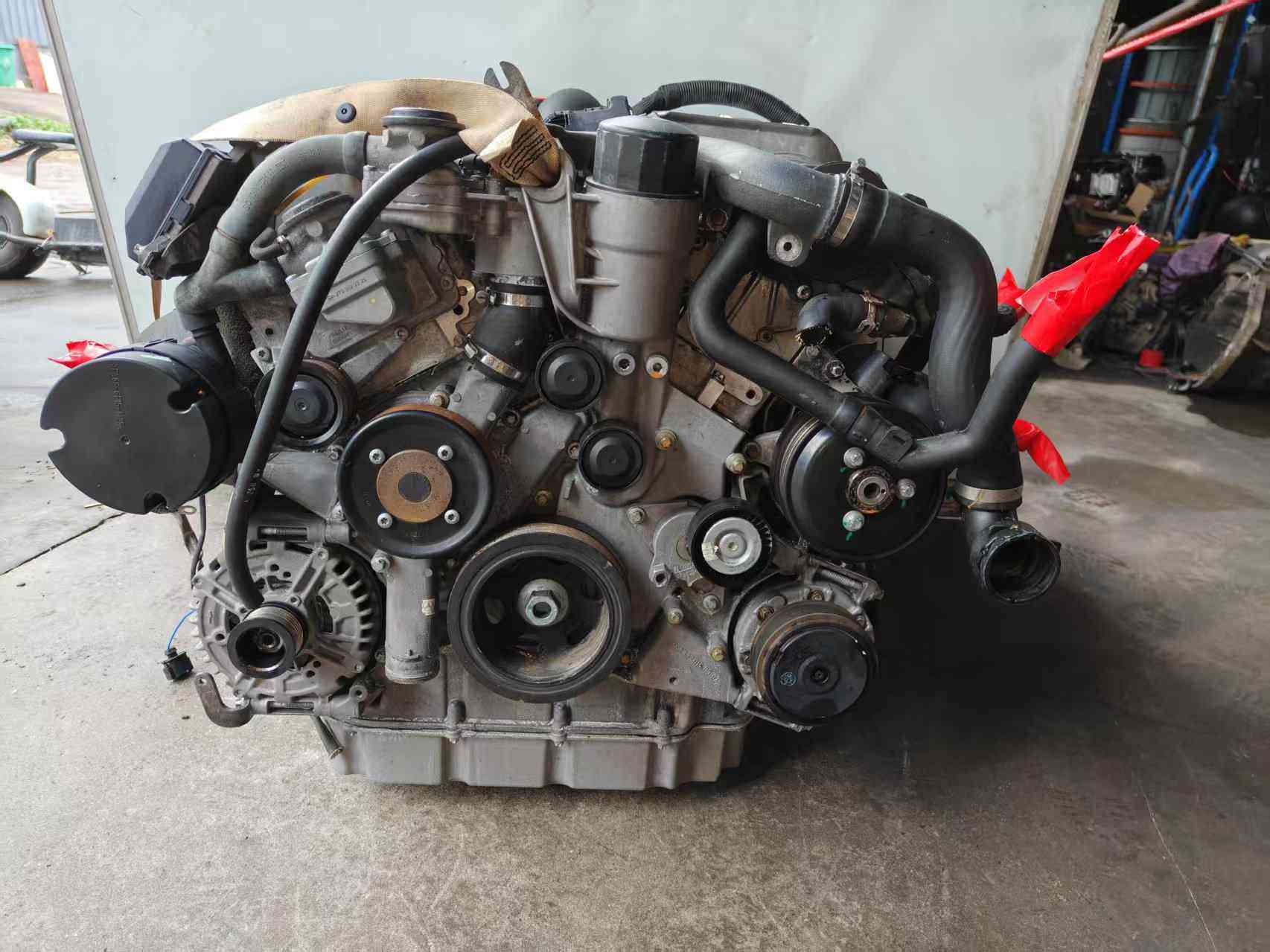 Mercedes Benz M275 engine side view
