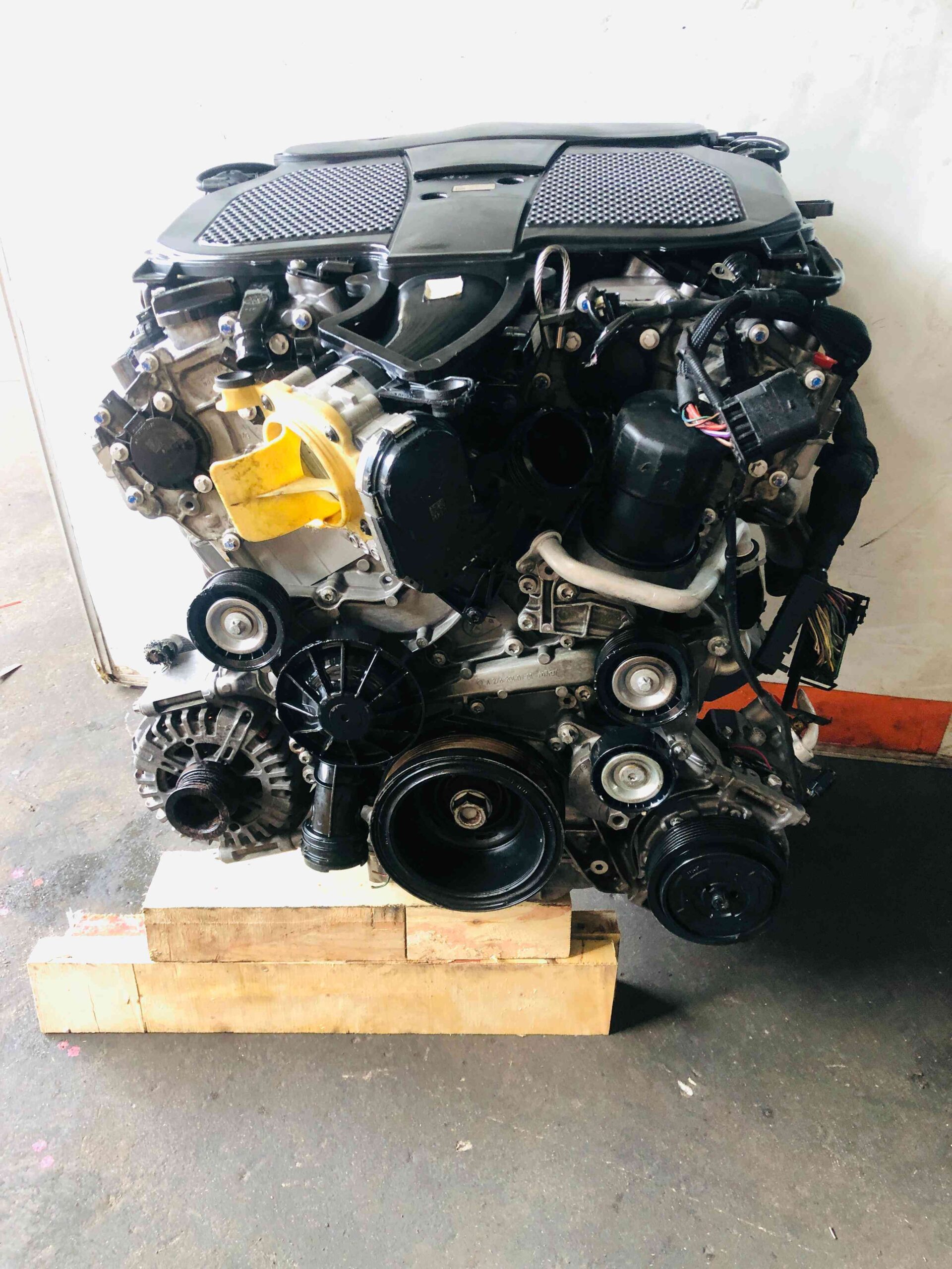 Mercedes Benz M276 engine side view
