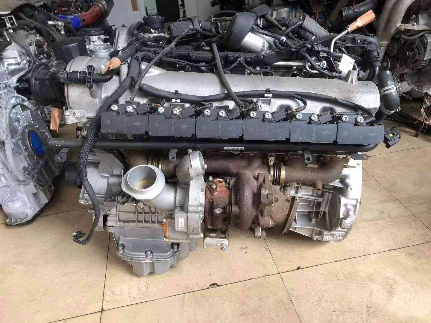 Mercedes Benz M277 engine side view