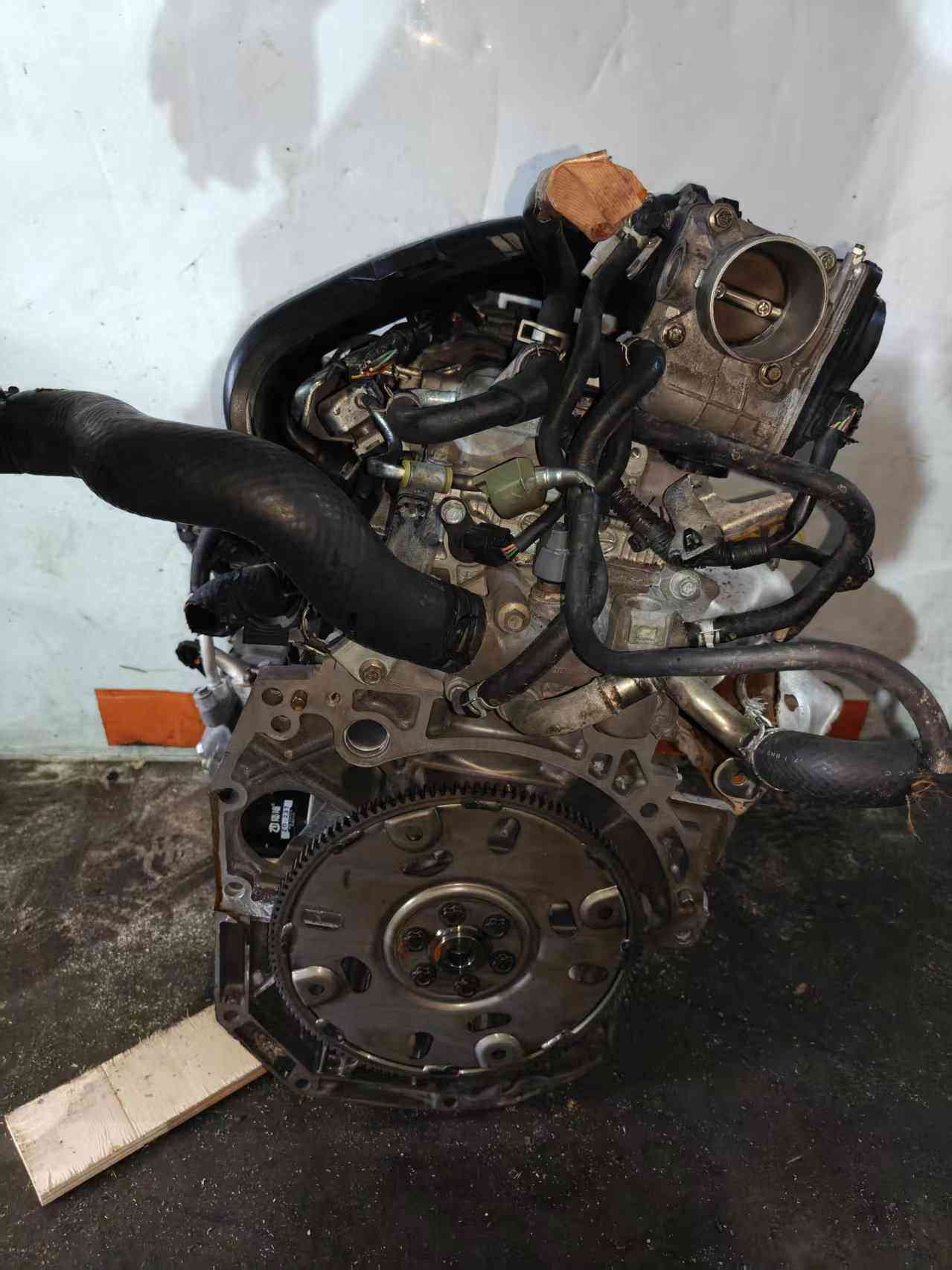 Nissan HR15 HR16 engine parts and detail view