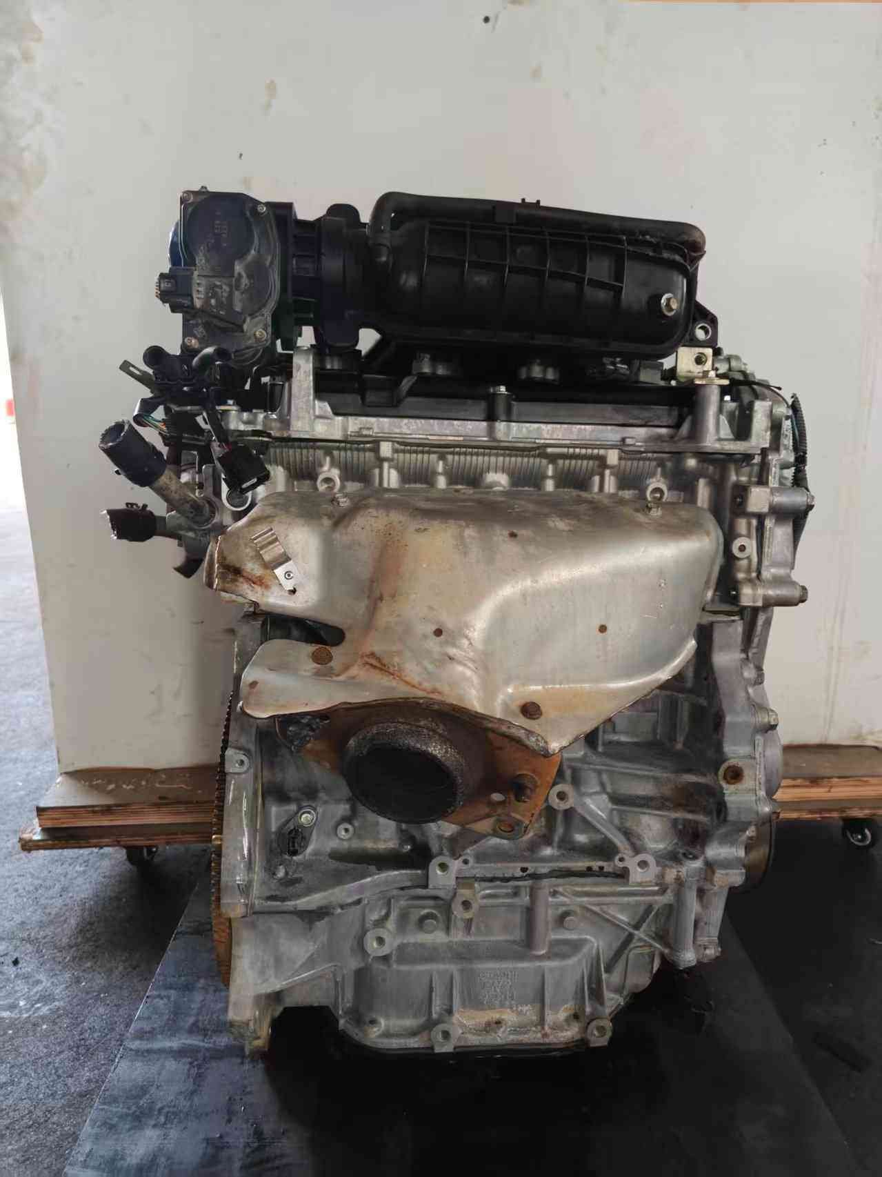 Nissan MR20 engine components detail view
