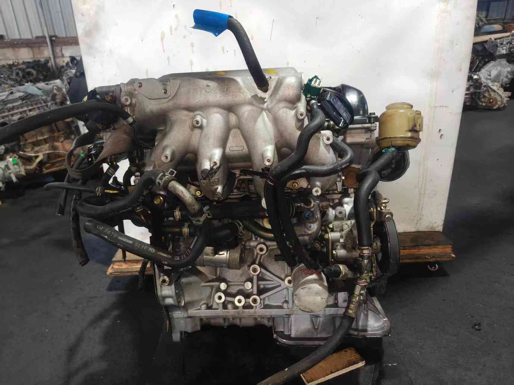 Nissan SR20 engine components and detail view
