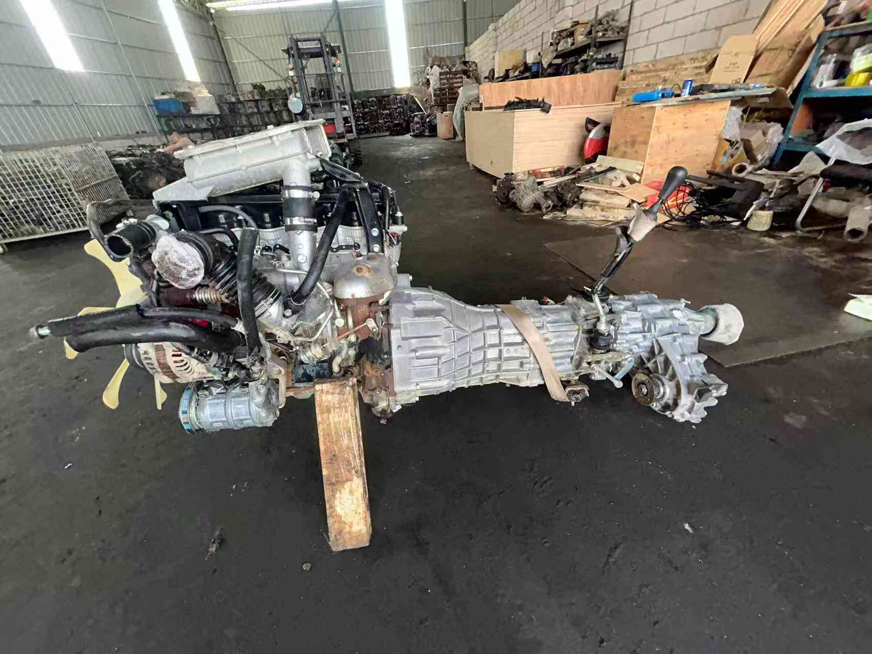 Nissan YD25 turbo diesel engine complete assembly
