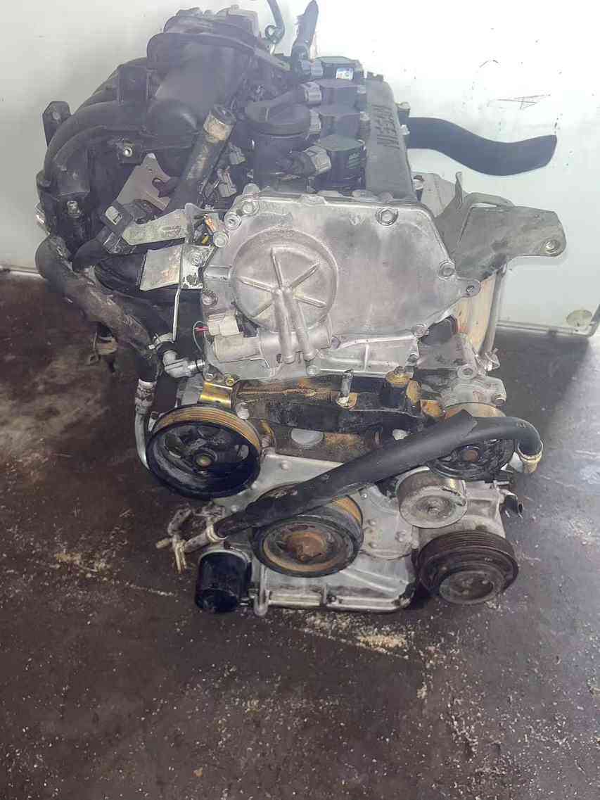 Nissan QR20 four cylinder engine complete assembly