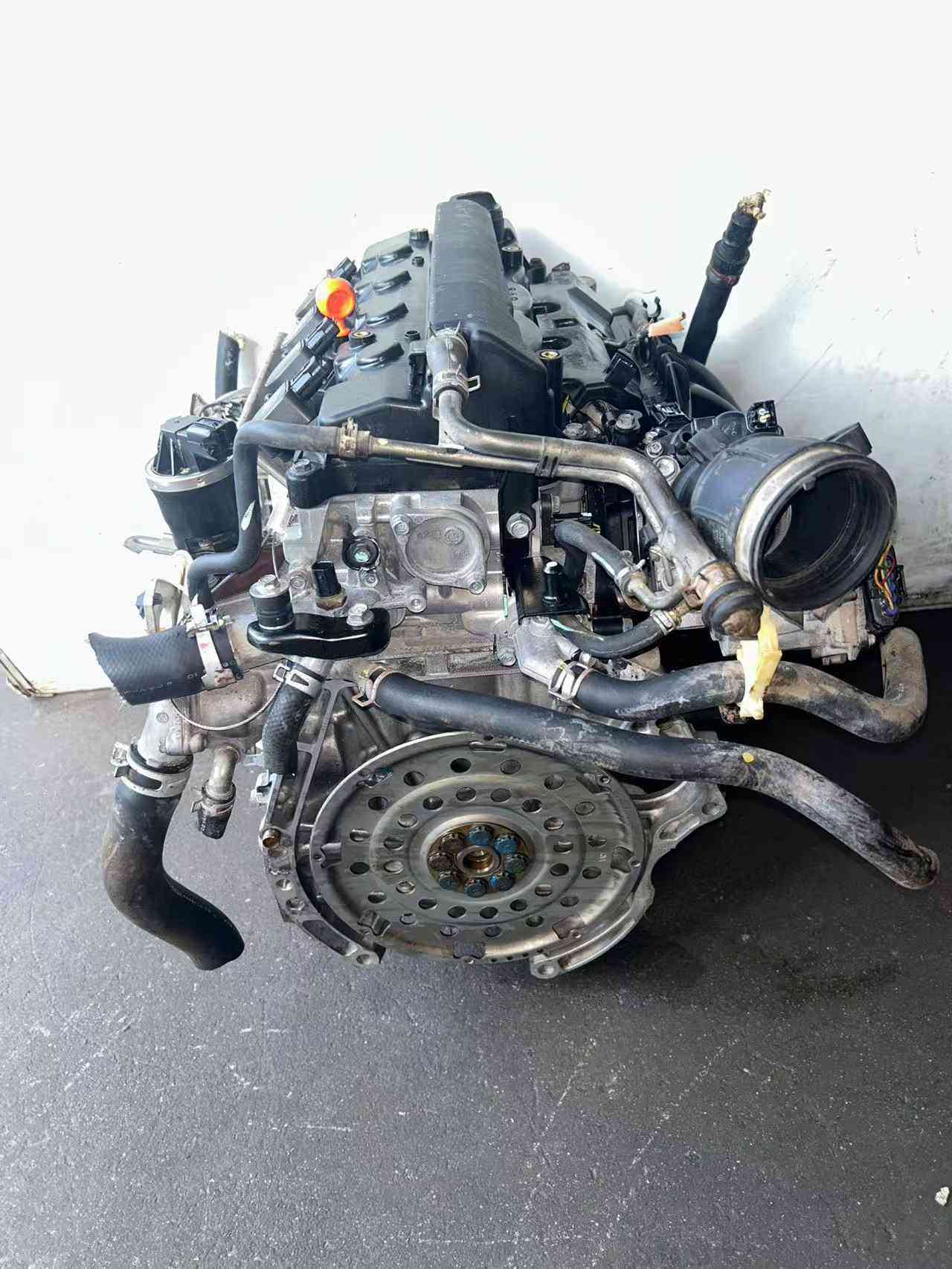 R18A1 engine transmission side with flywheel housing