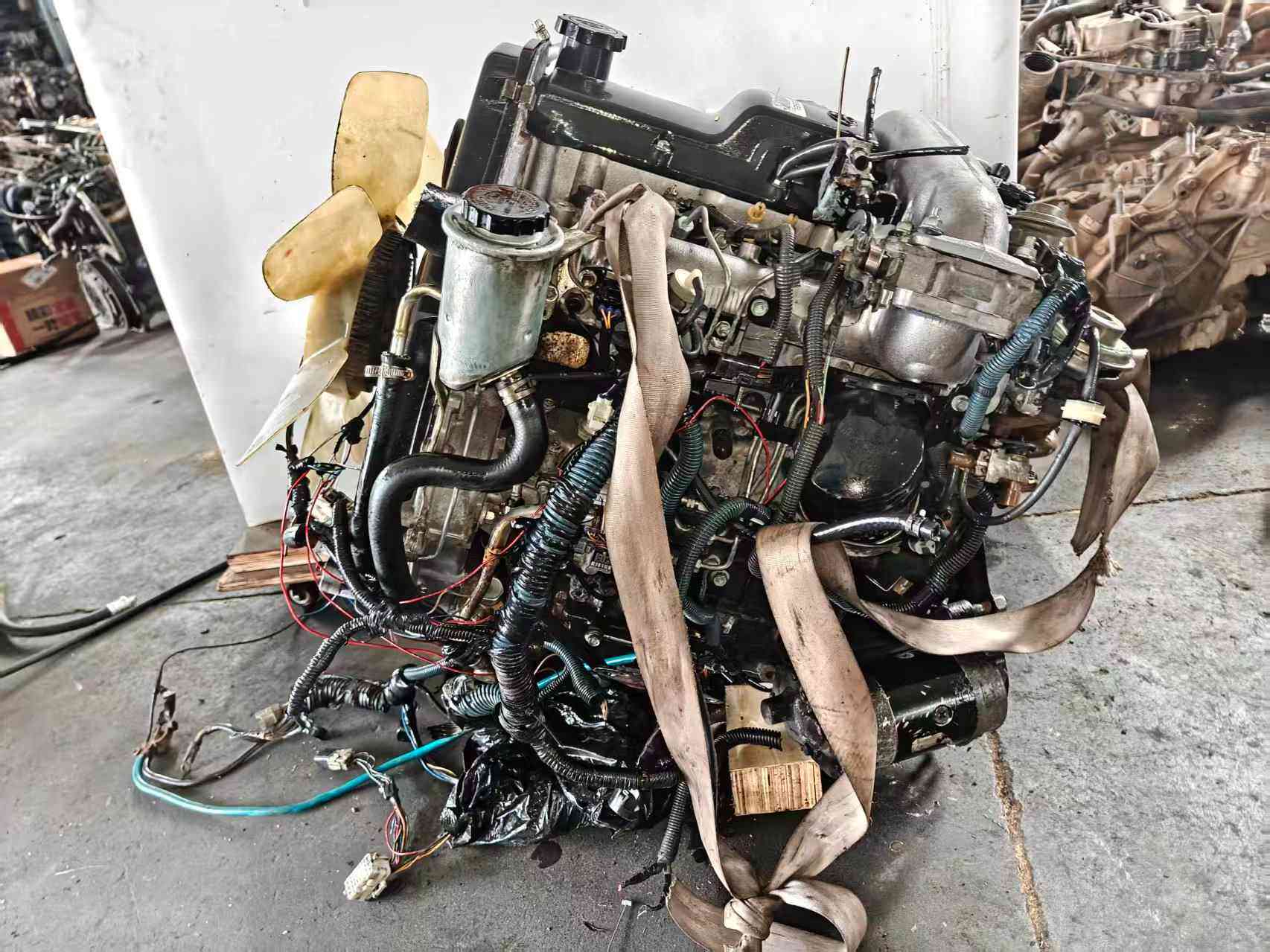 Toyota 1KZ-TE diesel engine components and mechanical details