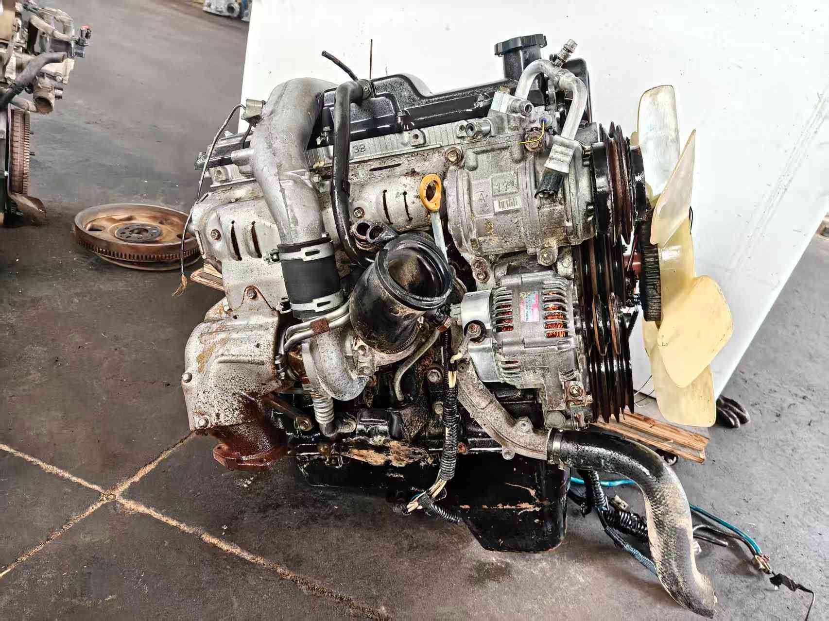 Used Toyota 1KZ-TE diesel engine assembly for replacement