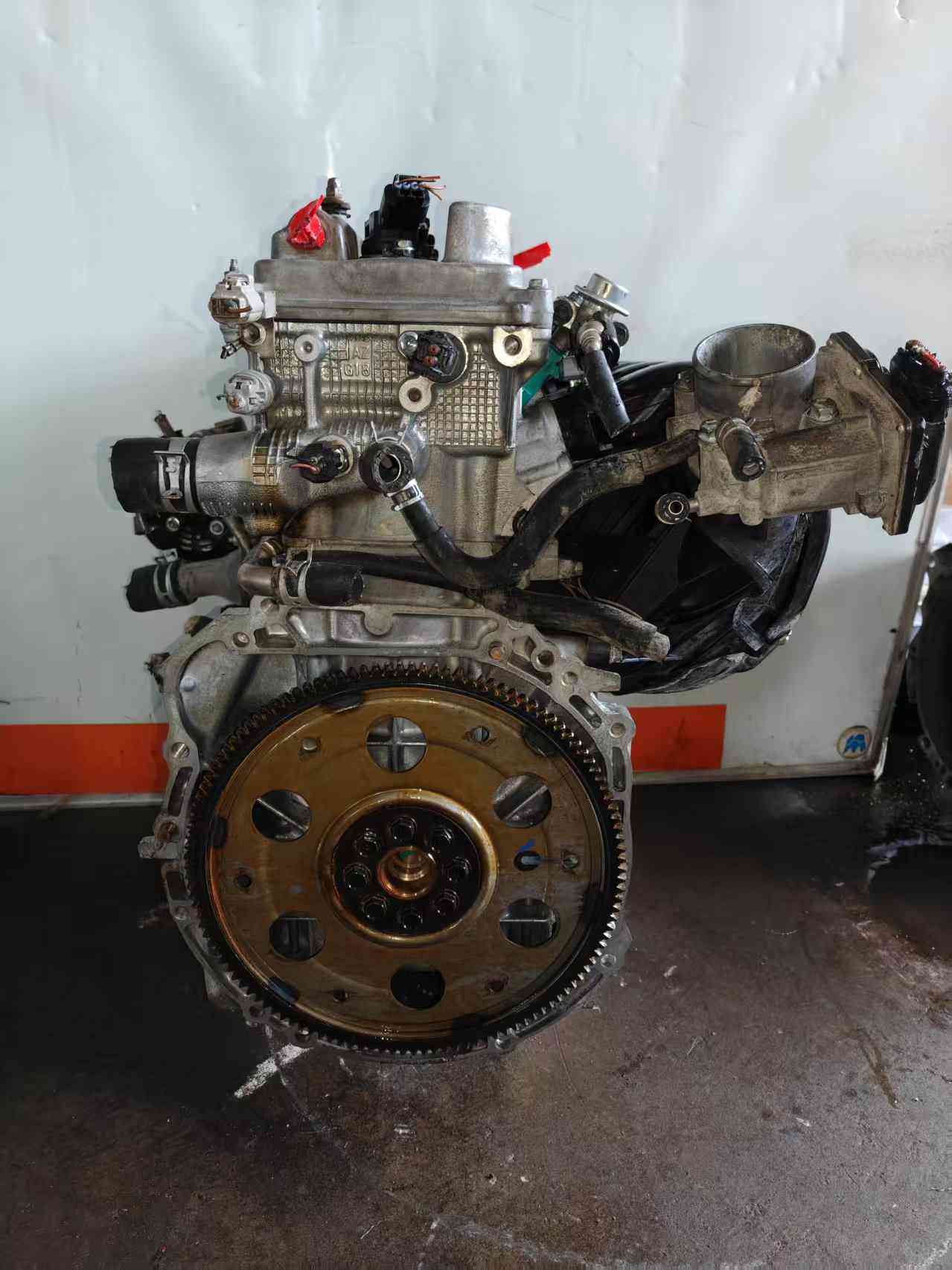 Toyota 2AZ-FE engine components and mechanical details