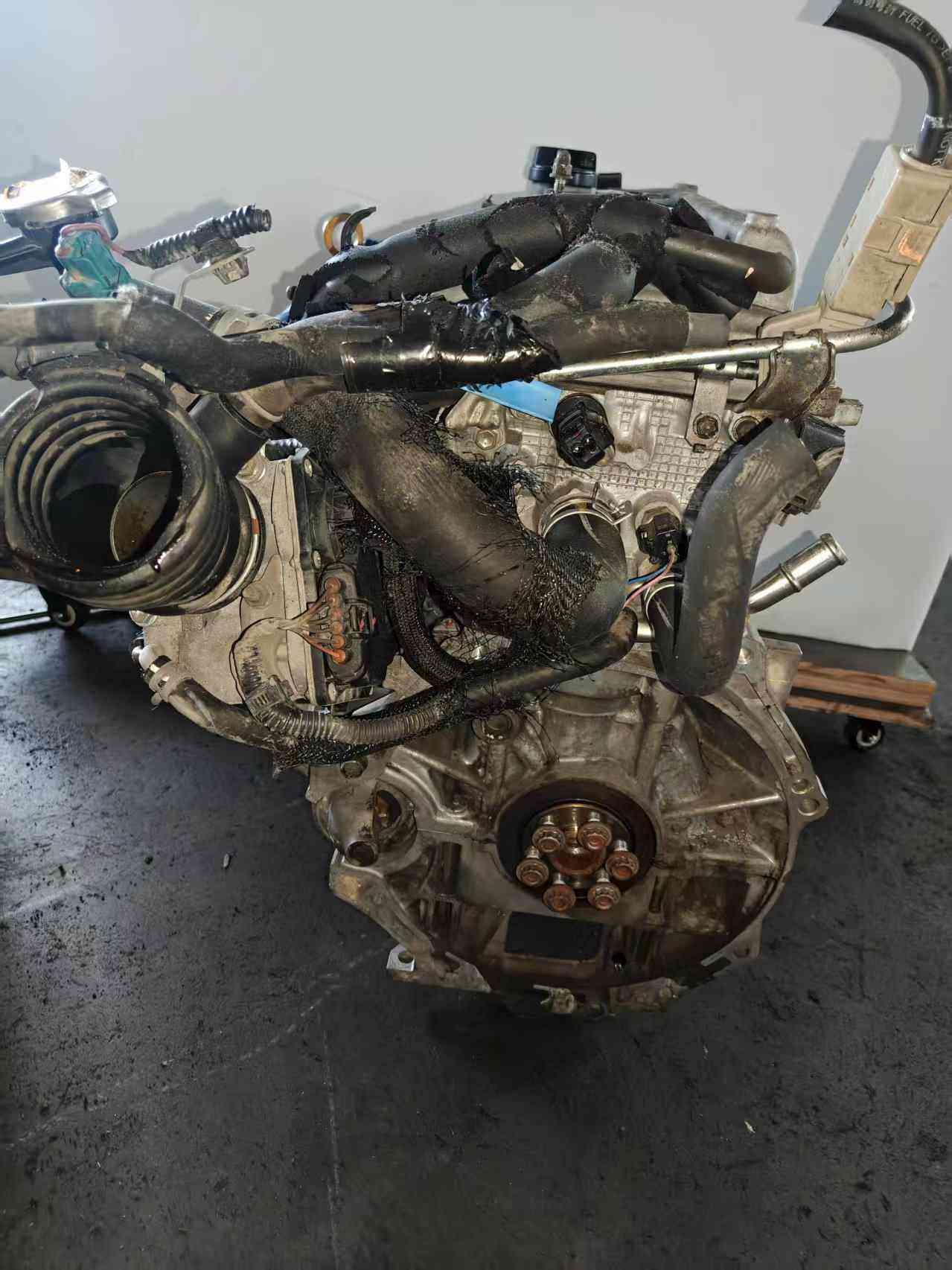 Toyota 2NZ-FE engine components and mechanical details