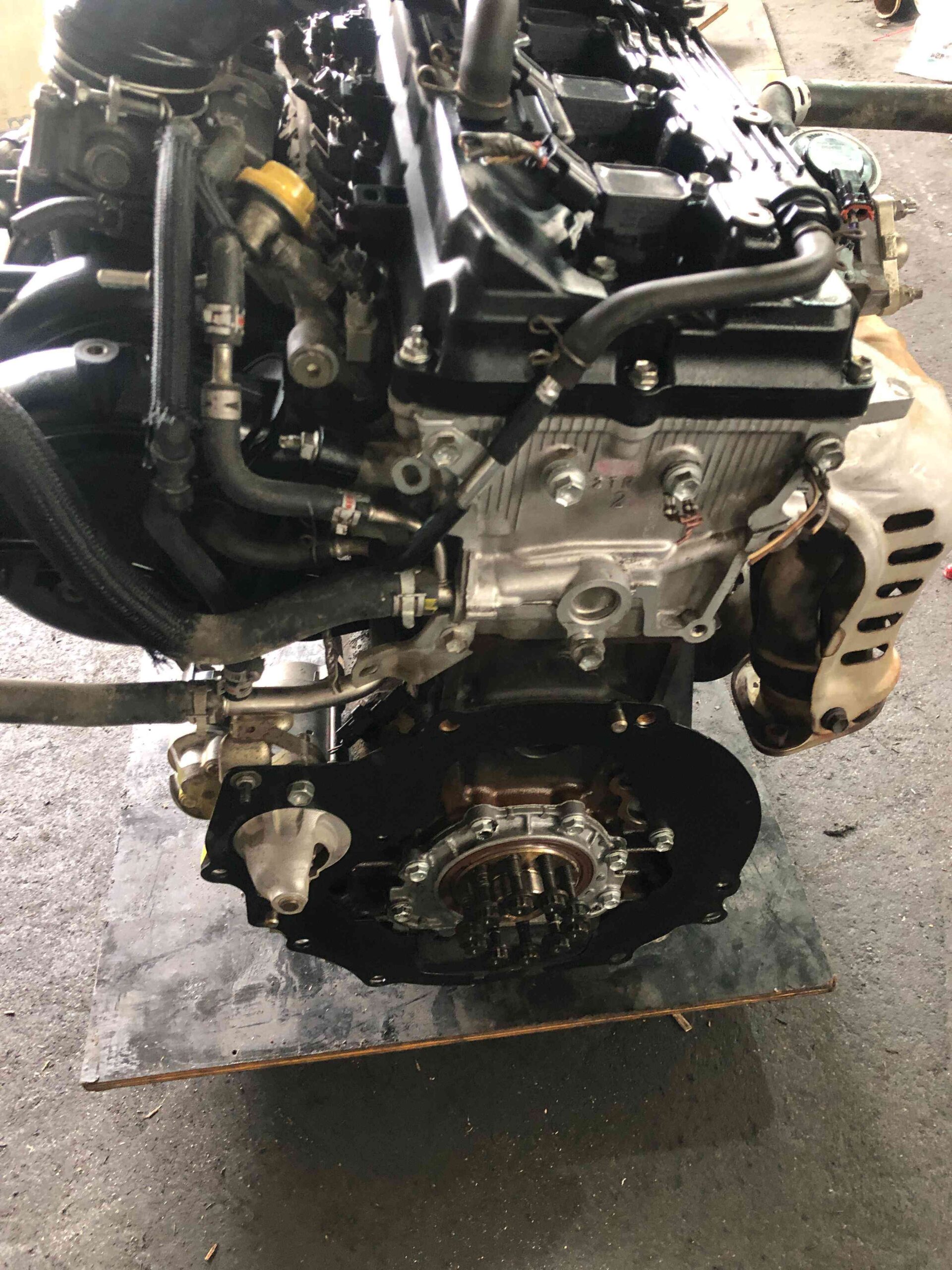 Used Toyota 2TR-FE engine assembly for Hilux replacement