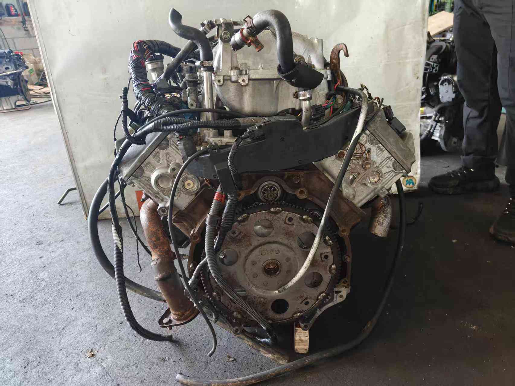 Used Toyota 2UZ-FE V8 engine assembly for replacement