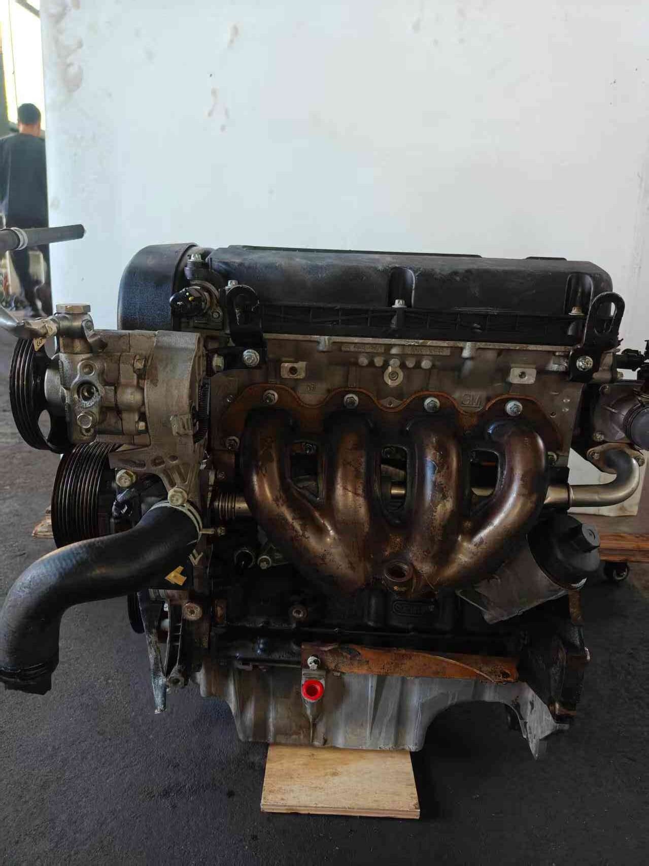 Side profile of a Chevy LDE replacement engine assembly