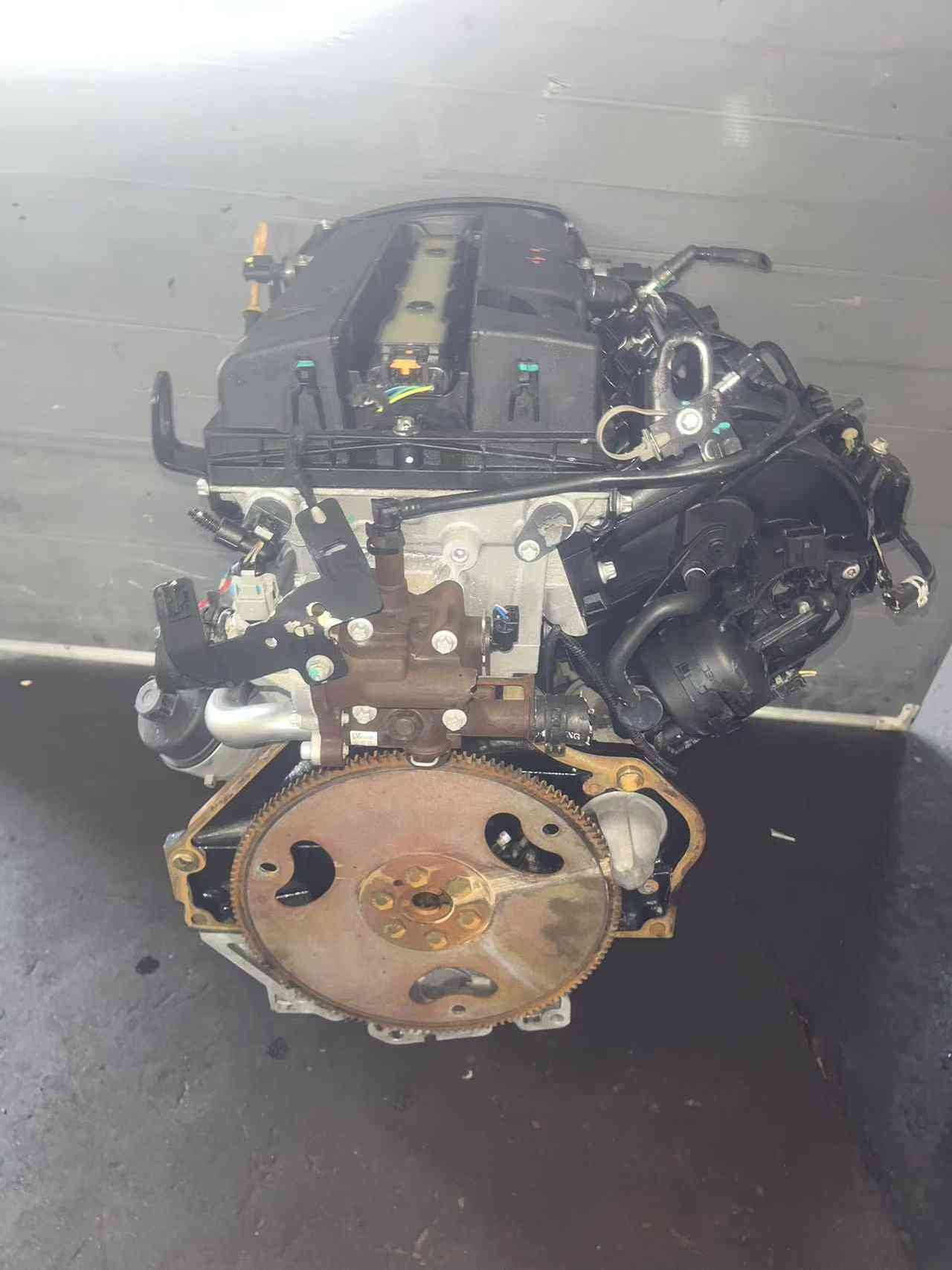 Side view of a complete Chevy LUW engine assembly