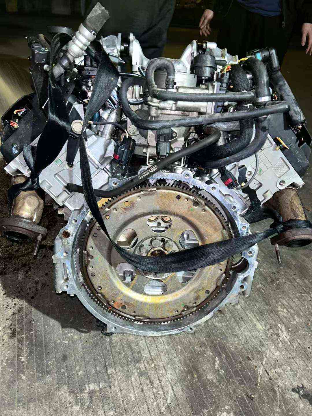 Reconditioned 428PS V8 engine assembly