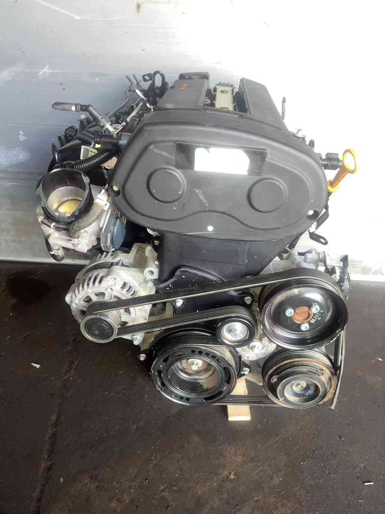 Detailed view of an original second-hand LUW engine assembly