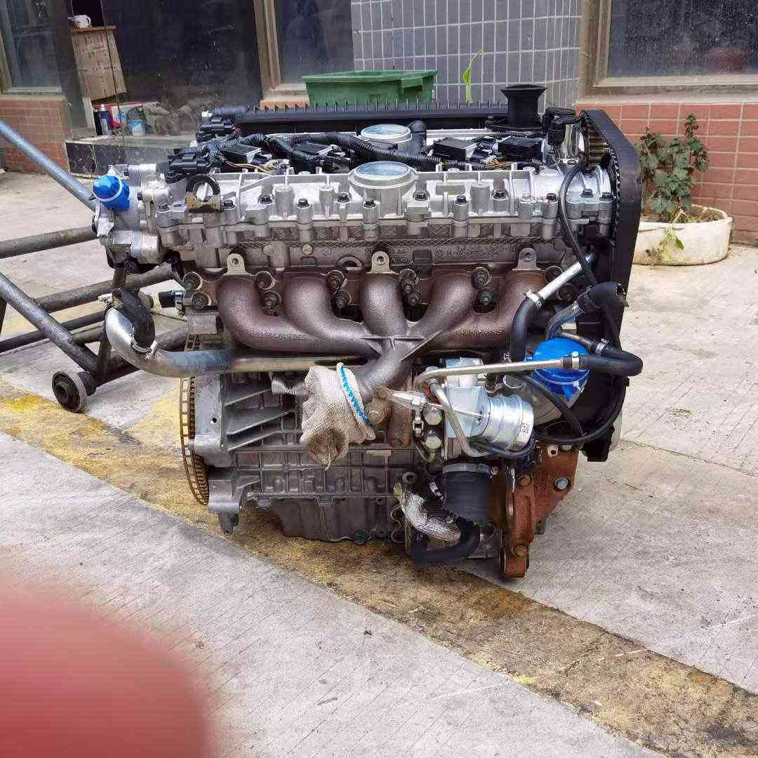 Volvo B5204T engine side view inspection