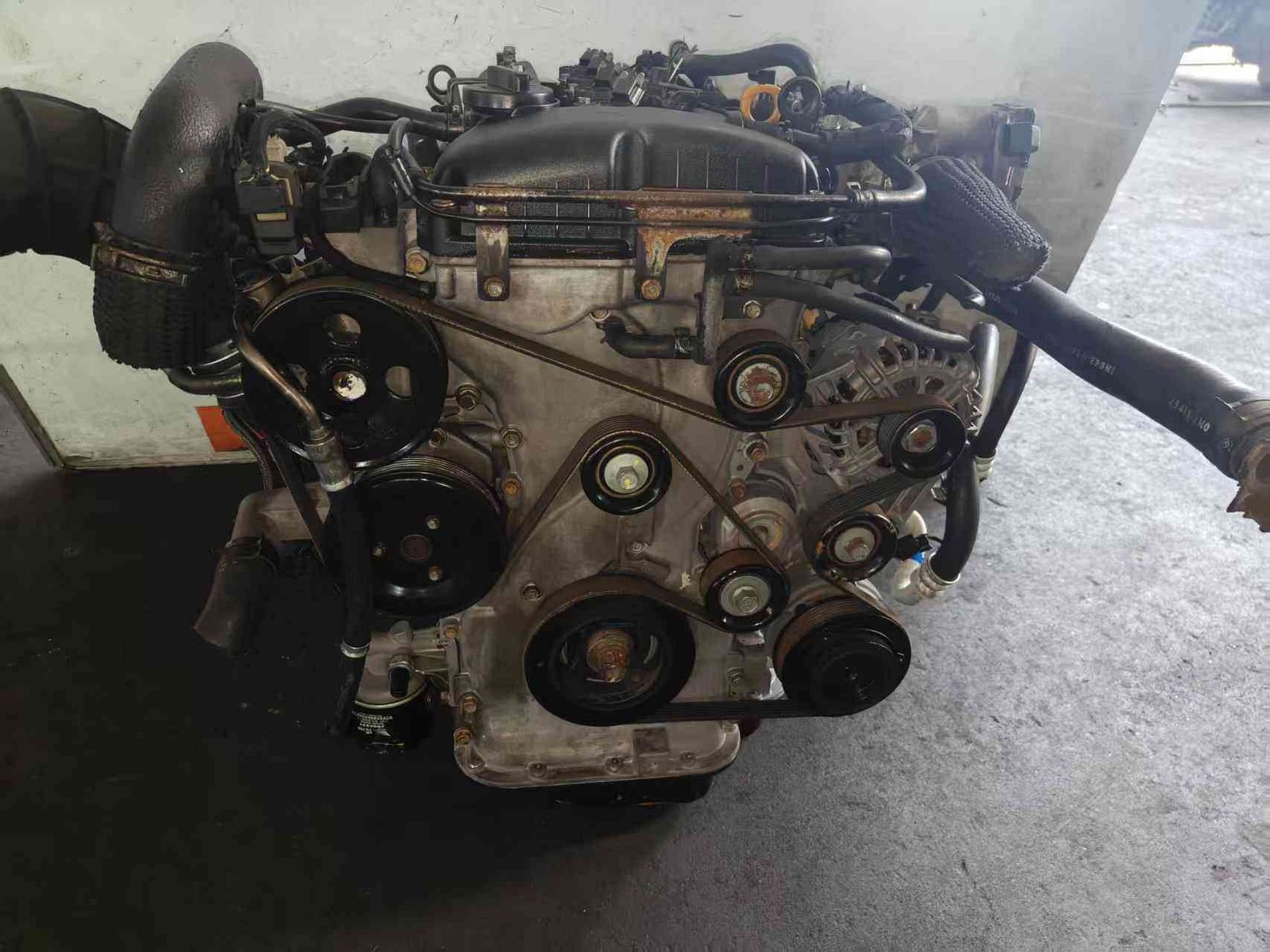 Genuine used Hyundai Genesis Coupe 2.0L turbo engine (G4KF) drive belt and pulley side view for sale