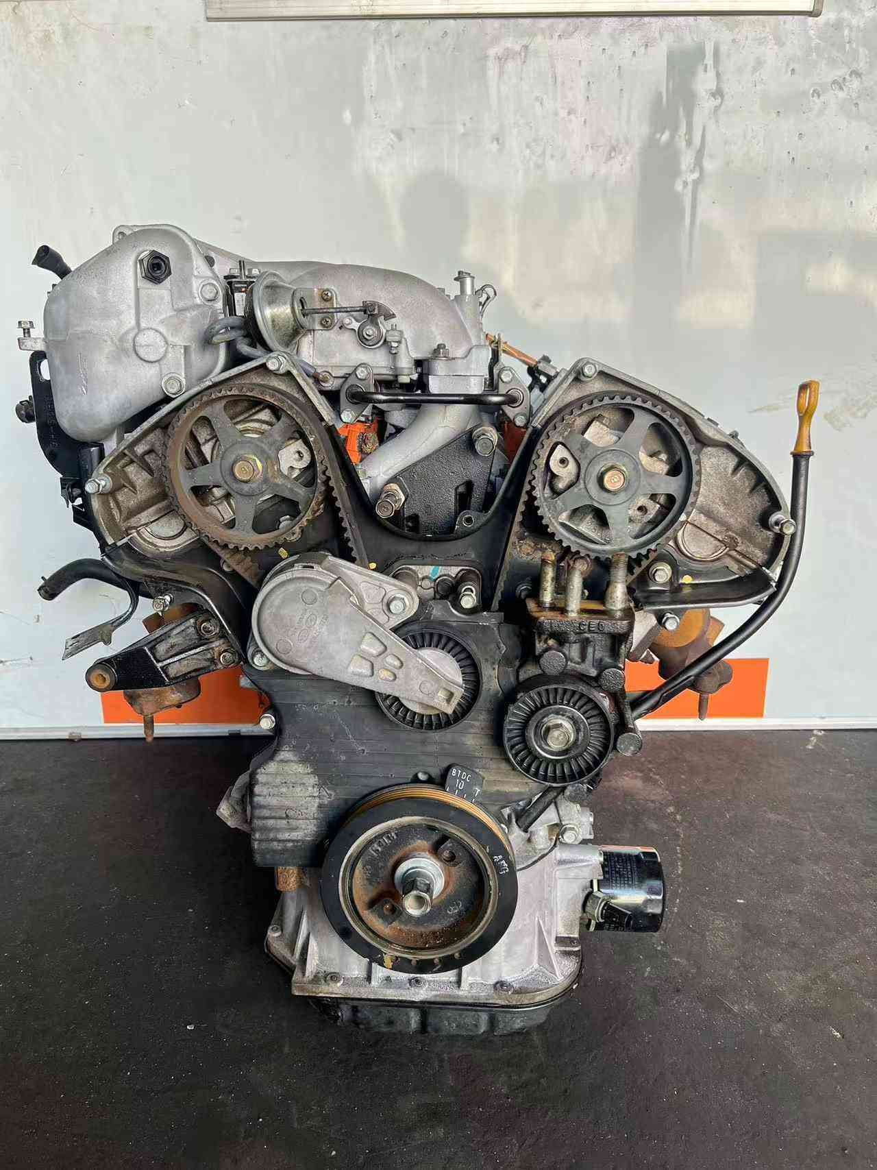 Genuine used Hyundai Sonata 2.7L V6 engine (G6BA) timing gear and pulley side view for sale - timing gears and belt tensioner