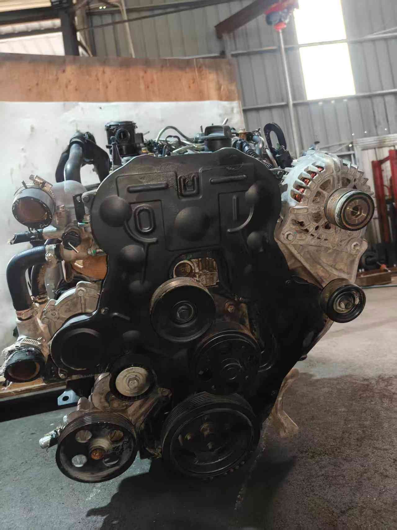 Full view of the industrial-grade SC28R150Q5 diesel powertrain, optimized for high torque.