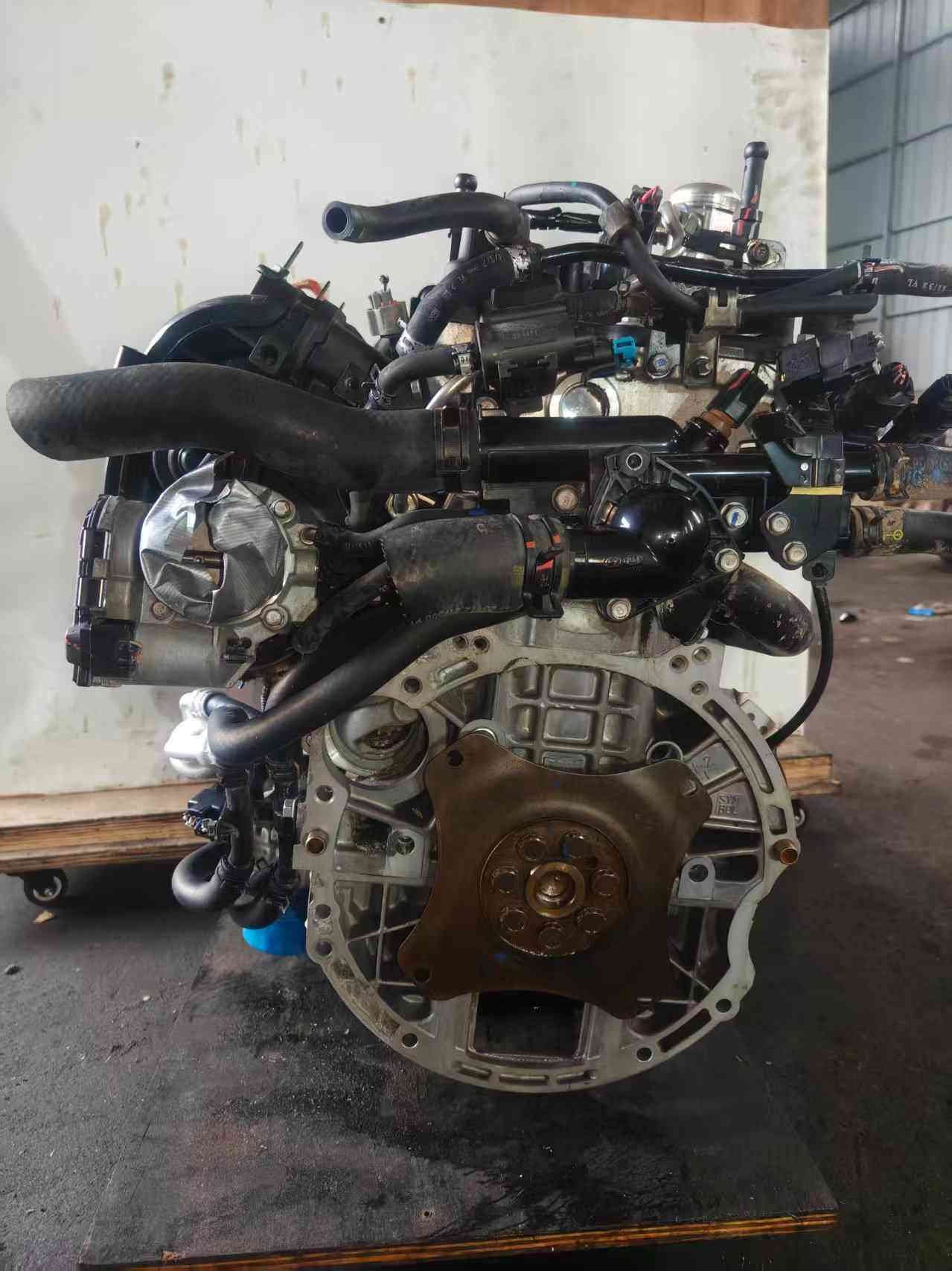 Genuine used Kia Optima 2.4L GDI engine (G4KJ) drive belt and hose side view for sale - GATES belt and engine hoses