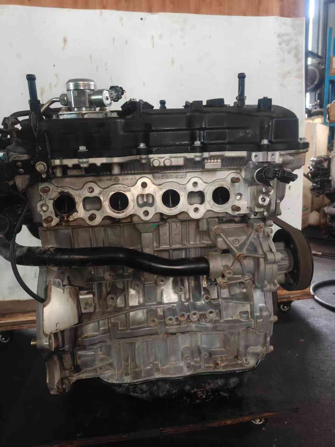 Genuine used Kia Optima 2.4L GDI engine (G4KJ) engine block side view for sale - four exhaust ports and valve cover