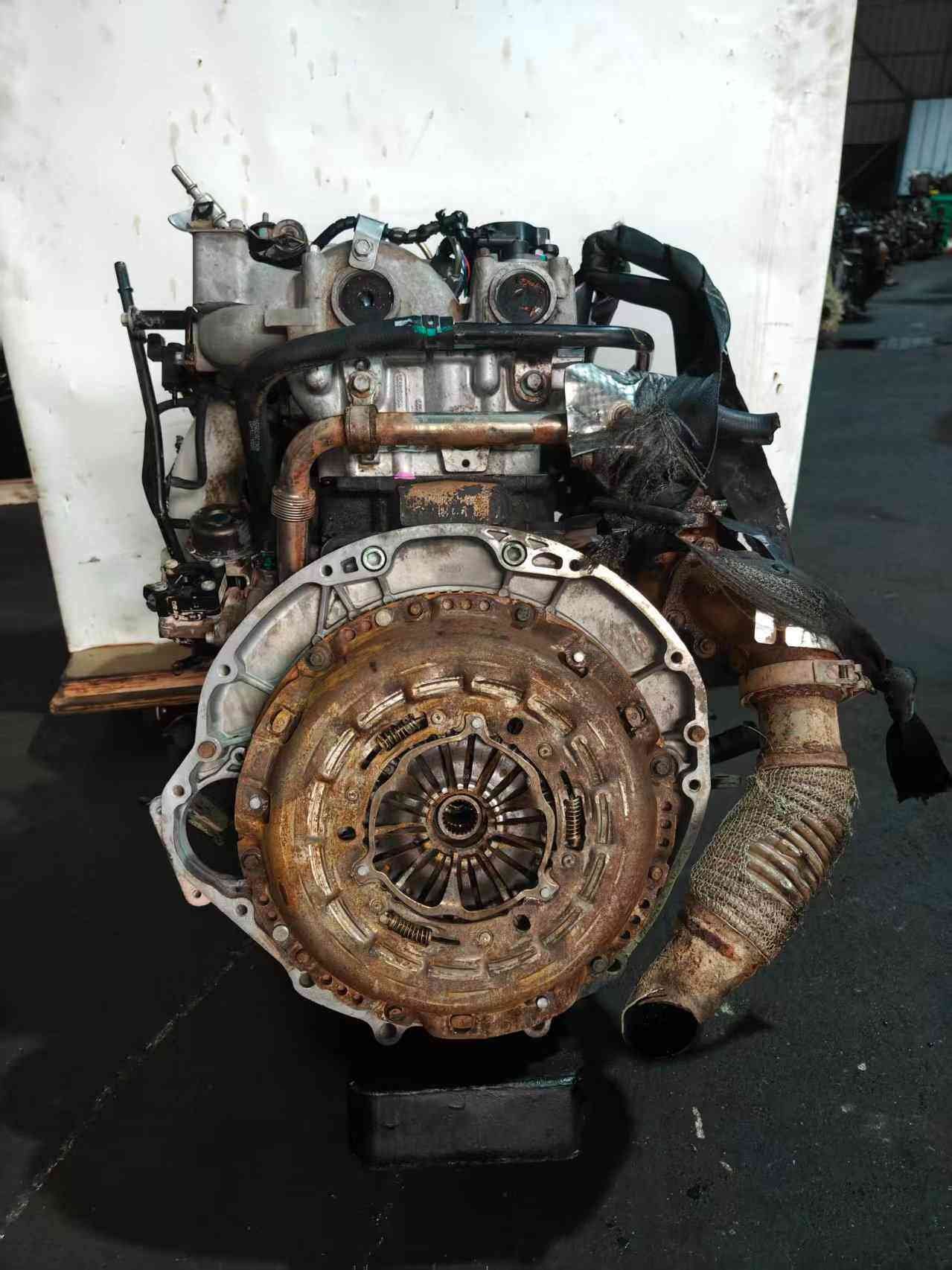 The powerful Maxus V80 SC28R150Q5 diesel engine, designed for commercial vehicle reliability.