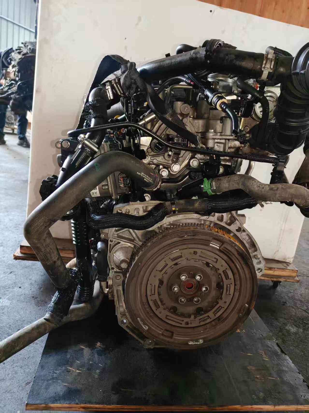 Nissan HRA2 automotive engine shown for B2B replacement applications