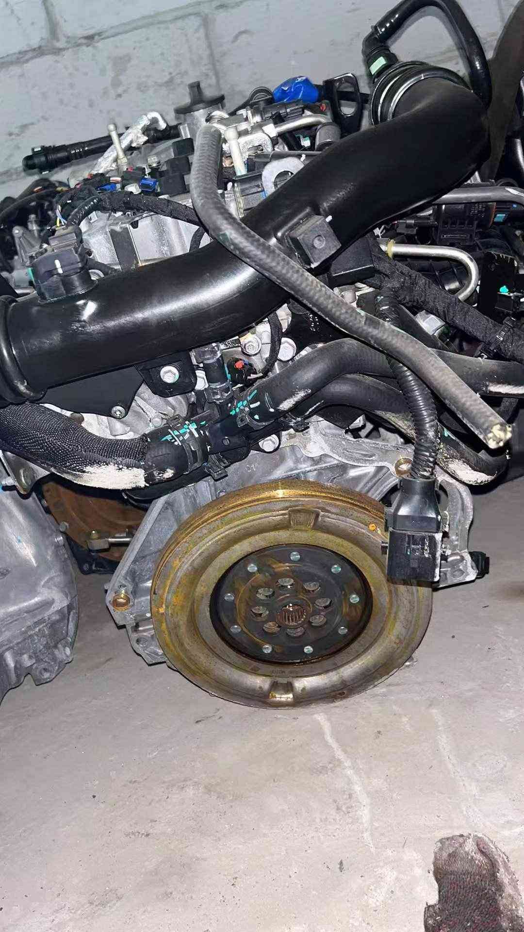 A high-resolution photo of the SAIC Roewe 10E4E 1.0T turbocharged engine assembly.