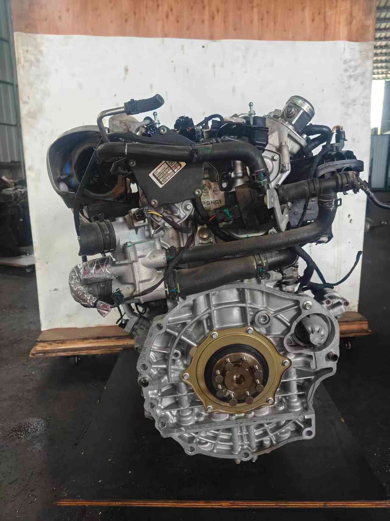 The high-power 2.0T 20L4E engine as seen in the Roewe RX5 MAX, delivering impressive torque.