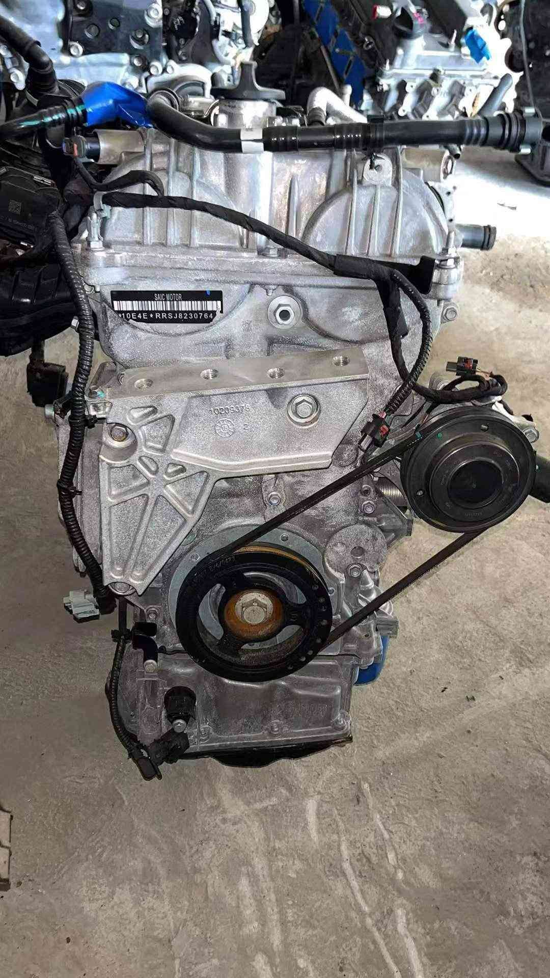 Close-up shot of the turbocharger unit on a Roewe 10E4E engine, highlighting precision engineering.