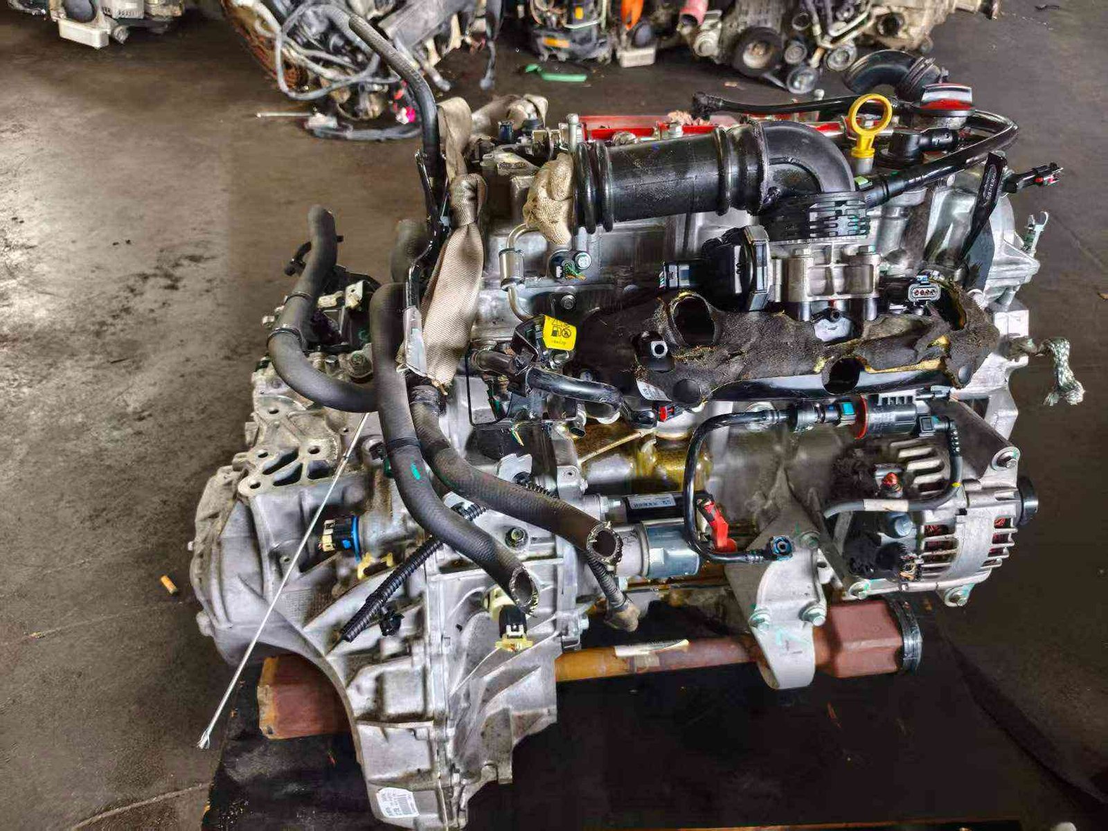 Highlighting the Blue Core direct injection technology on an SAIC 15E4E turbo engine.