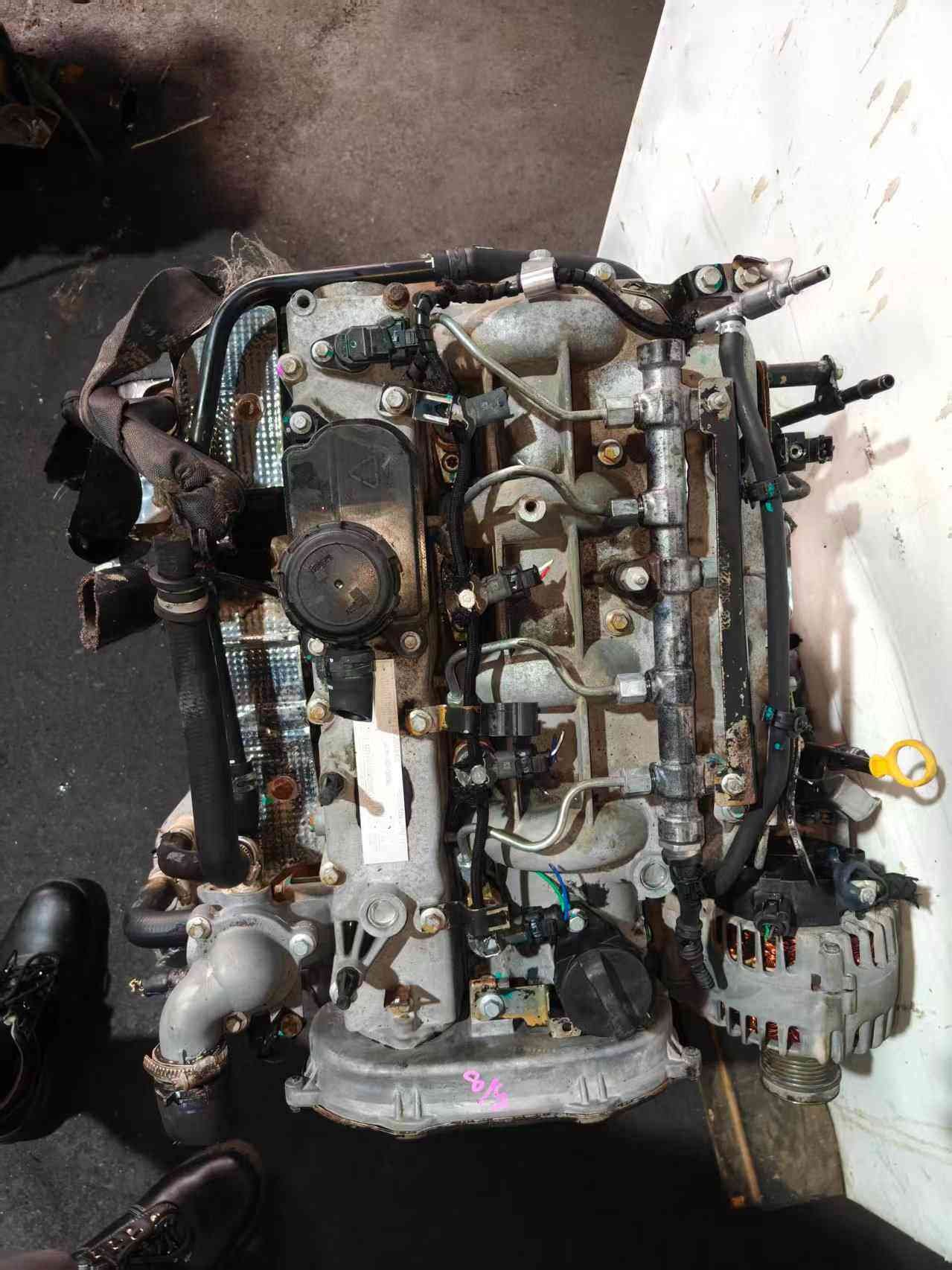 A look at the robust timing chain mechanism on an SAIC SC28R150Q5 engine.