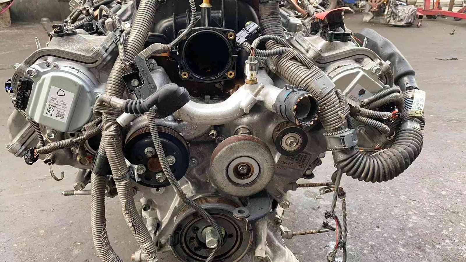 toyota-1ur-engine-side-shot