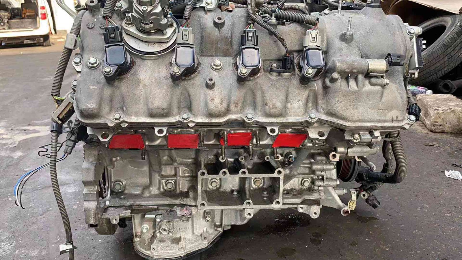 toyota-1ur-engine-valve-closeup