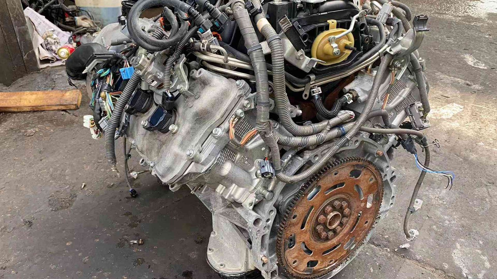 toyota-1ur-v8-engine-full-assembly