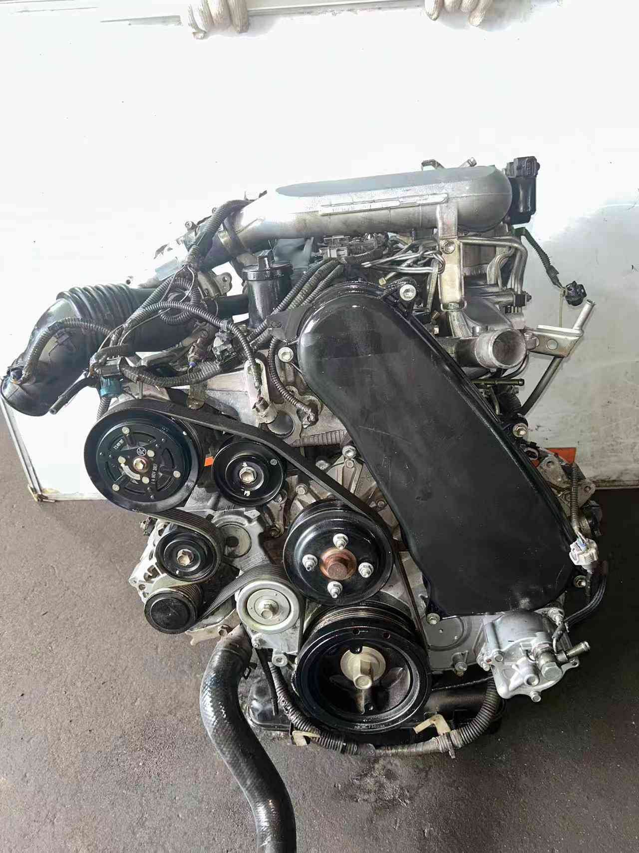 Toyota 2KD diesel engine full assembly front view