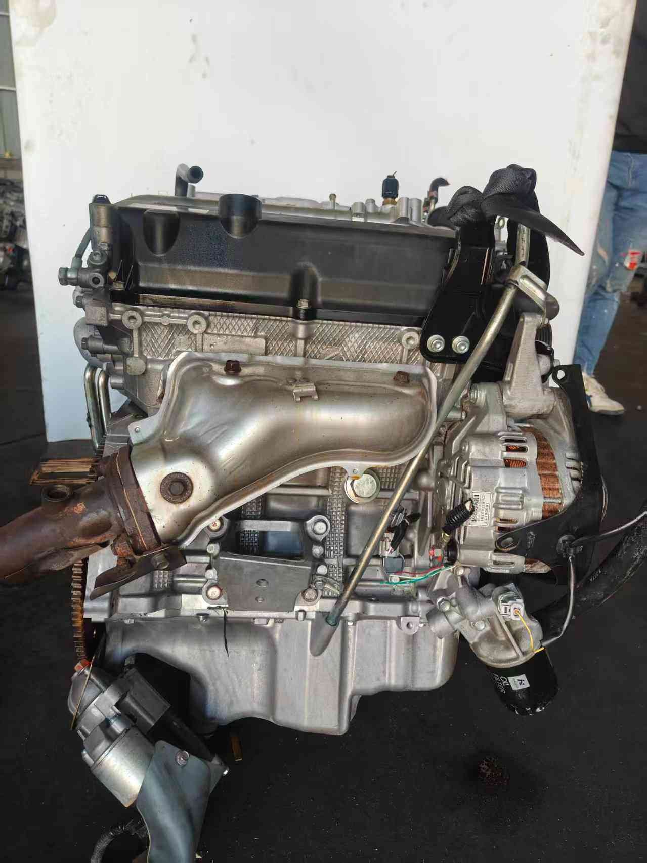 Authentic second-hand 6B31 V6 motor providing reliable torque and power.